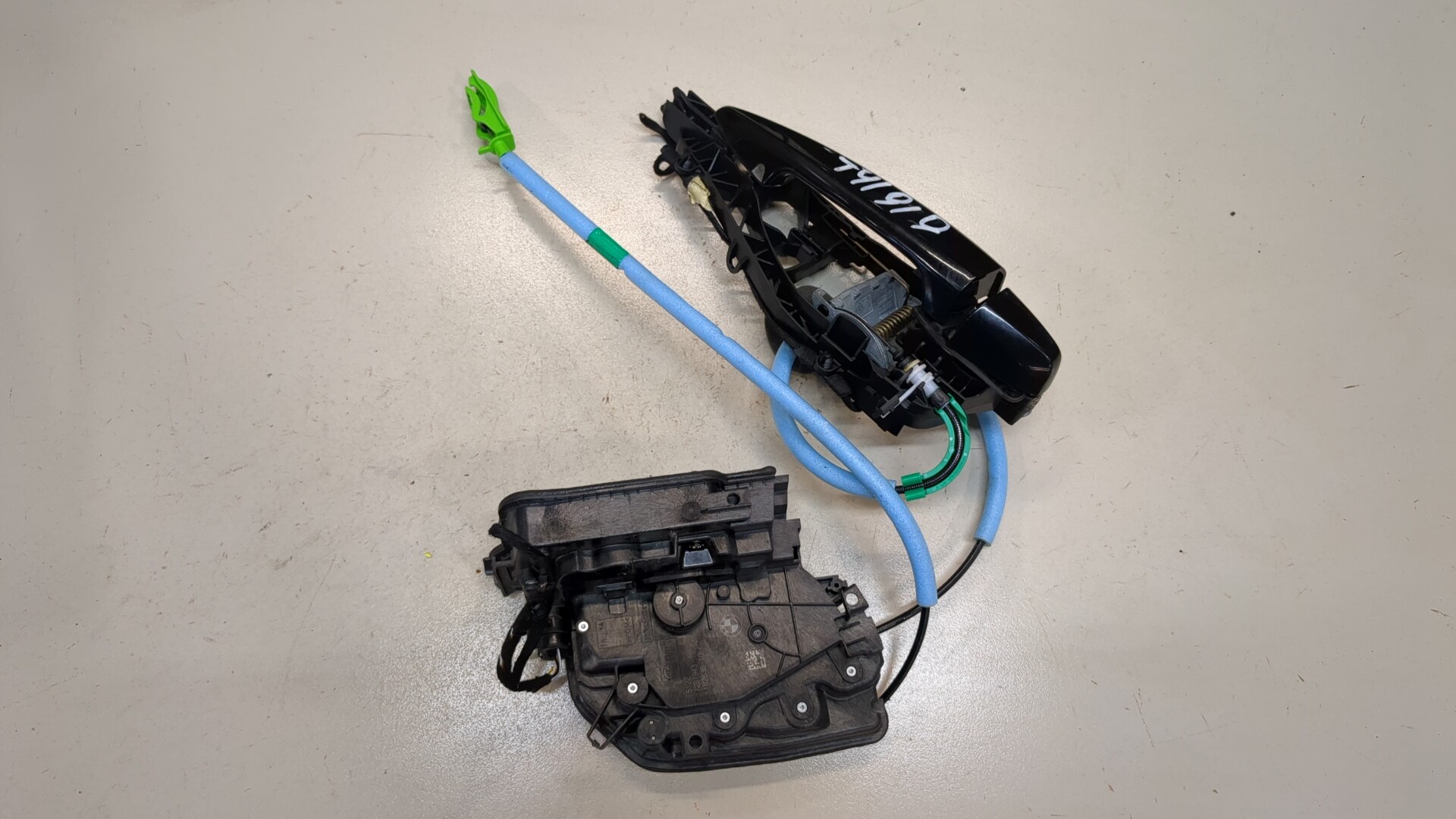 Замок двери задней левой