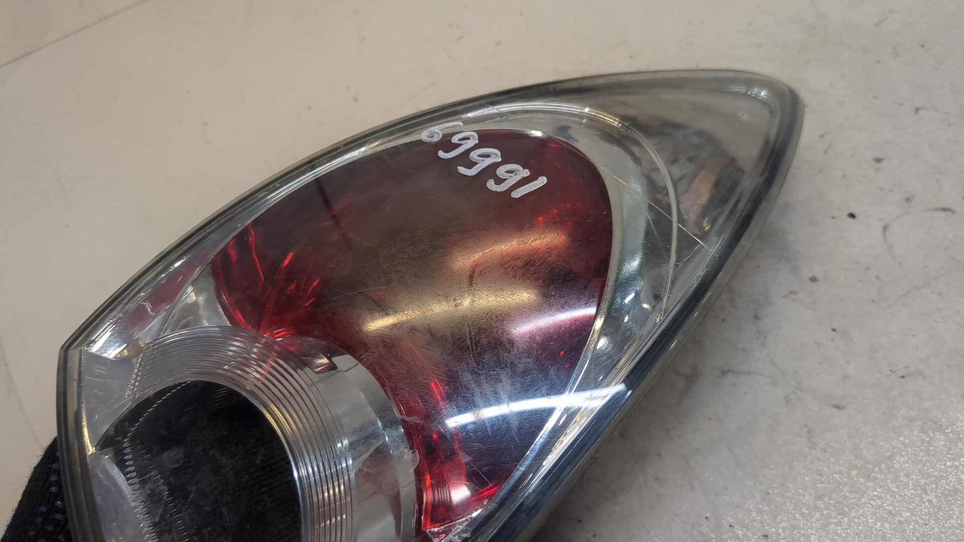 Фонарь задний правый