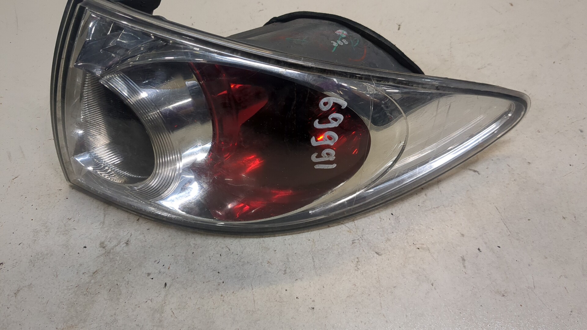 Фонарь задний правый