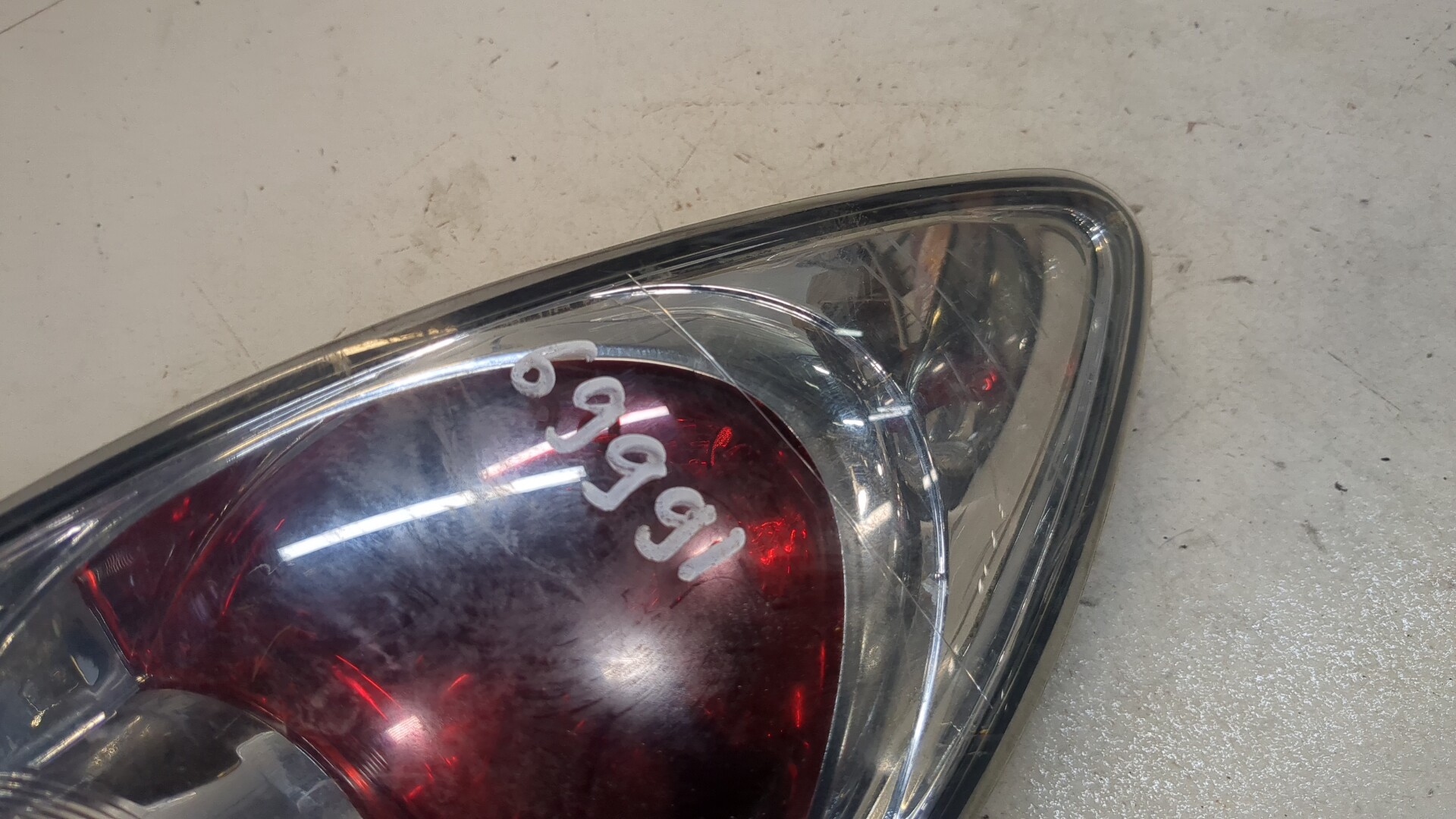 Фонарь задний правый