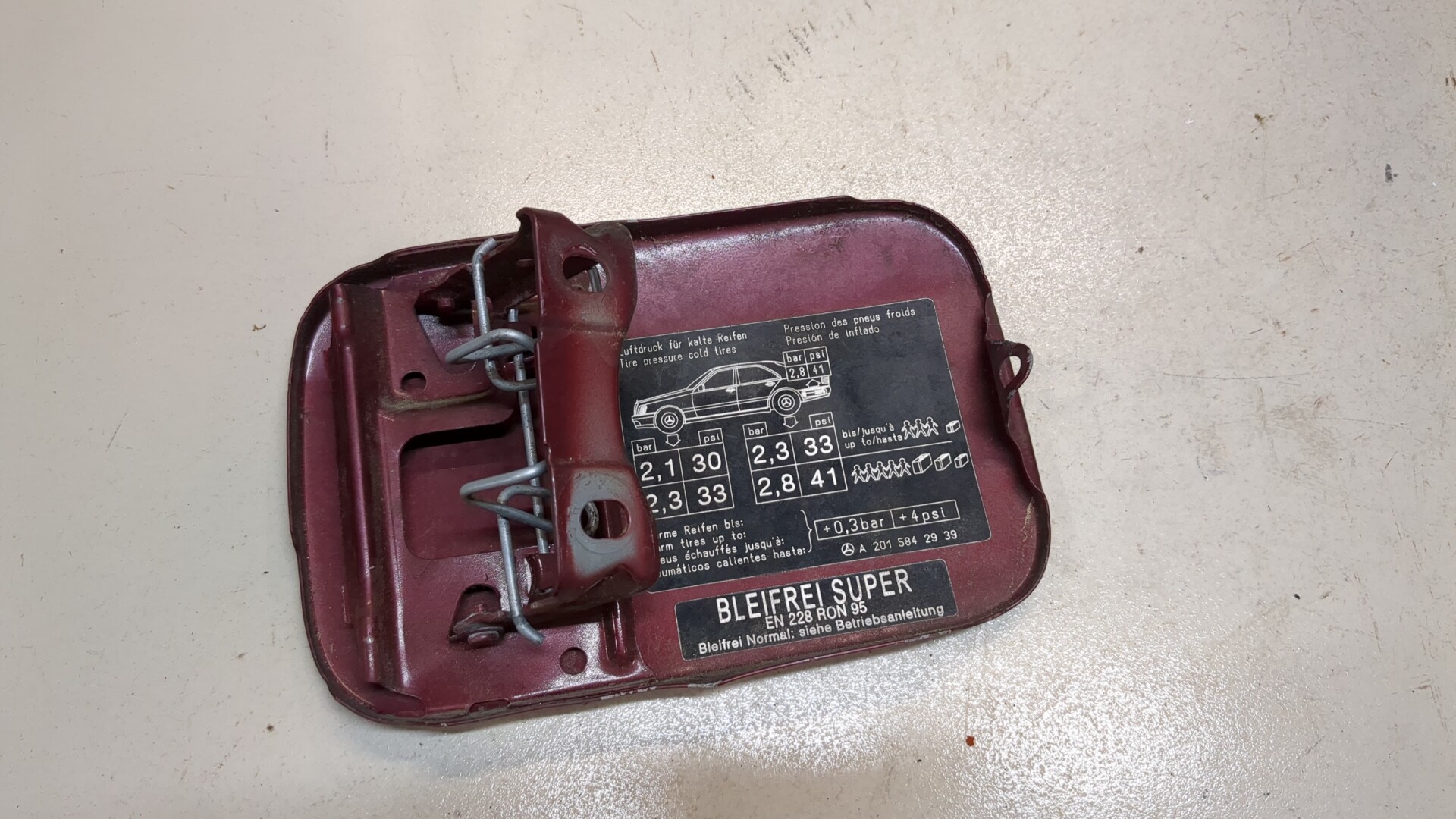 Лючок бензобака