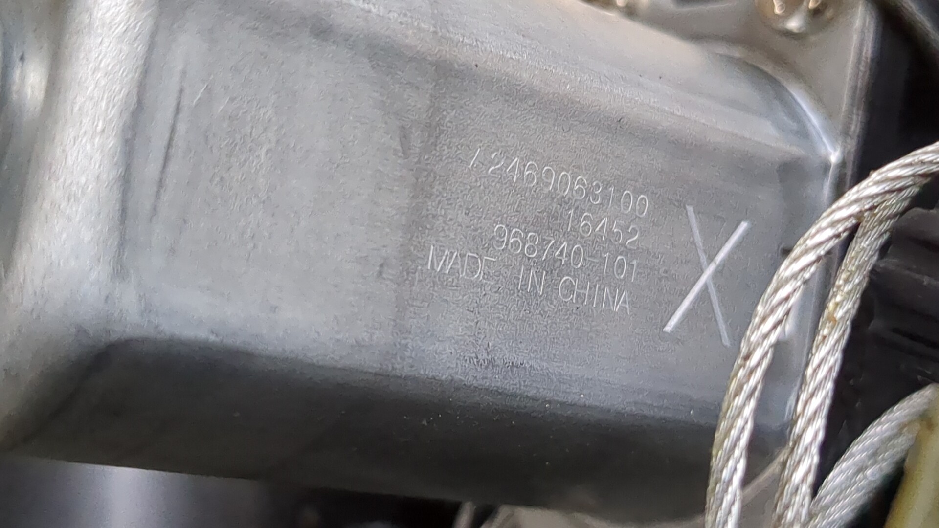 Стеклоподъемник электр. задний левый