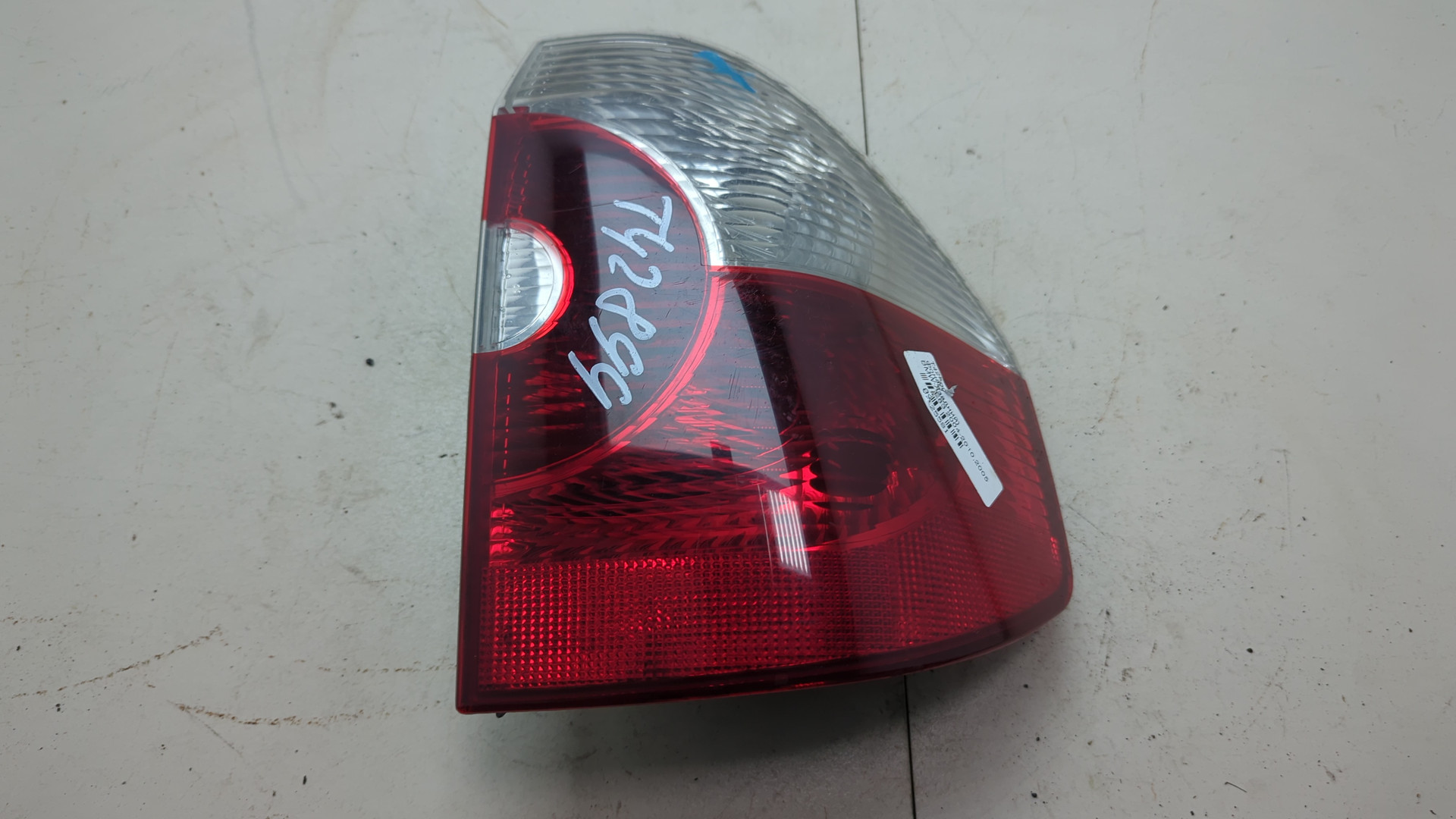 Фонарь задний правый