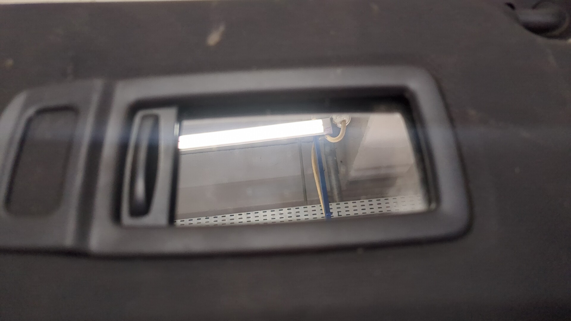 Козырек солнцезащитный