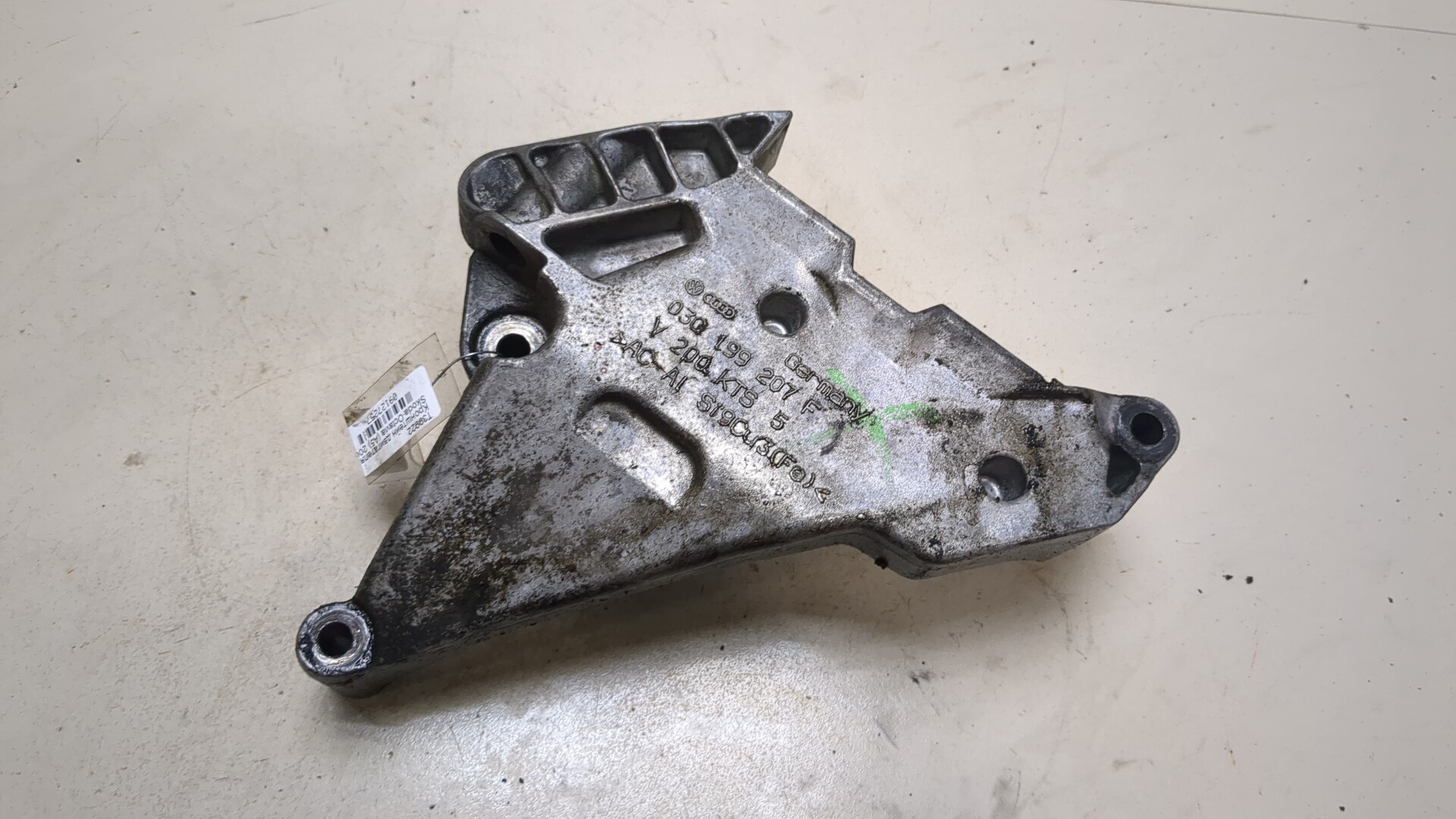 Кронштейн двигателя