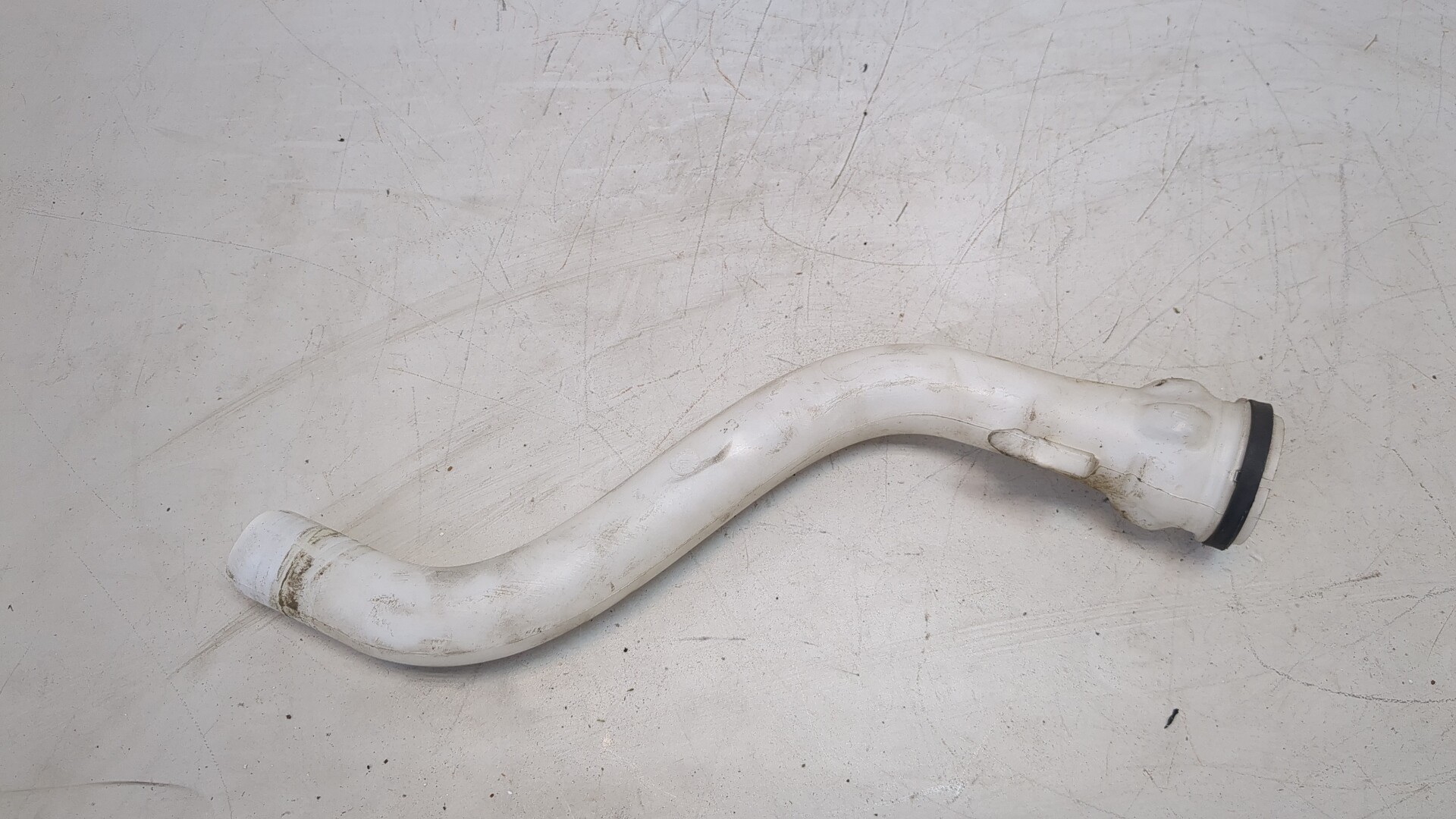 Горловина бачка омывателя