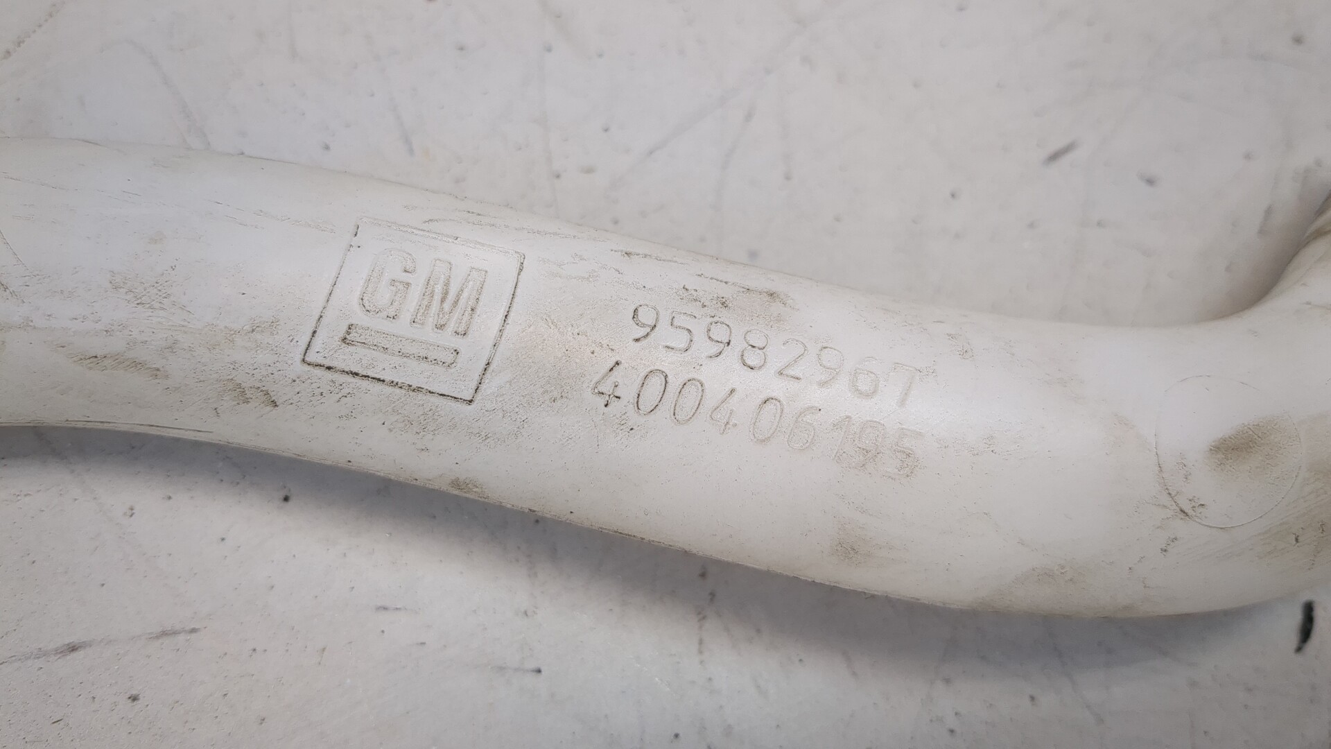 Горловина бачка омывателя