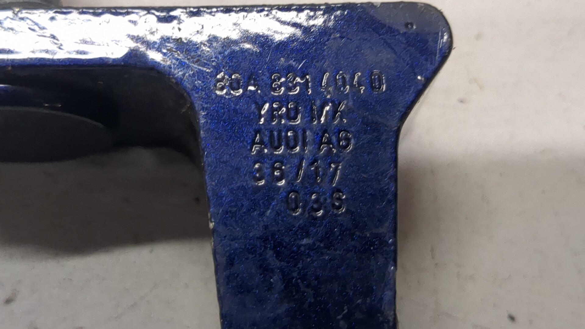 Петля двери