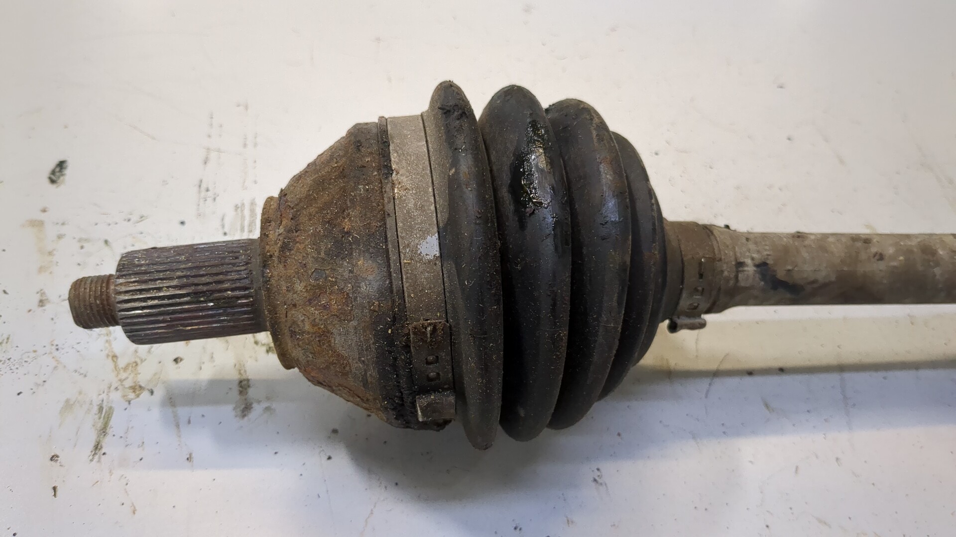 Полуось передняя левая