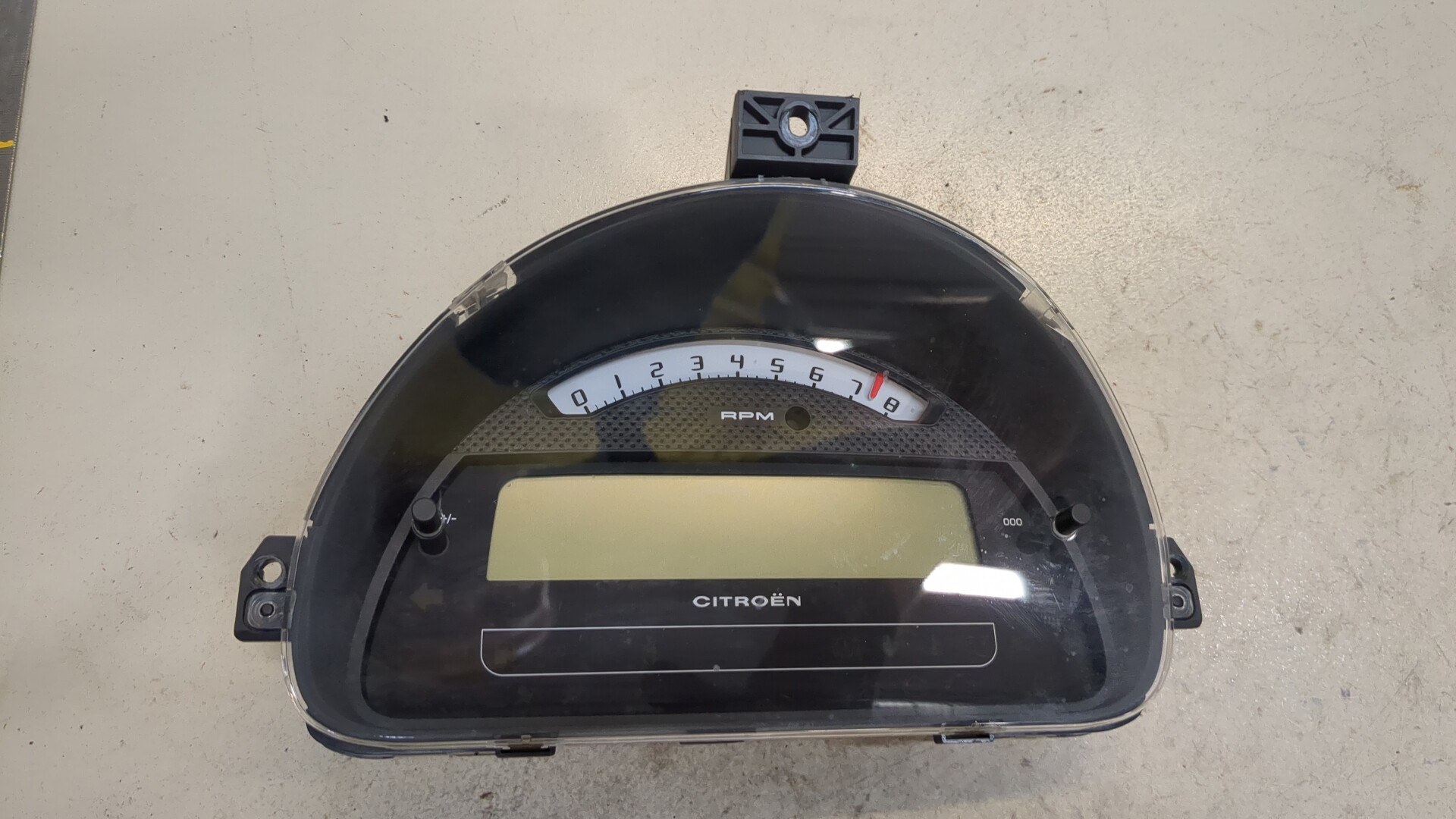 Панель приборов