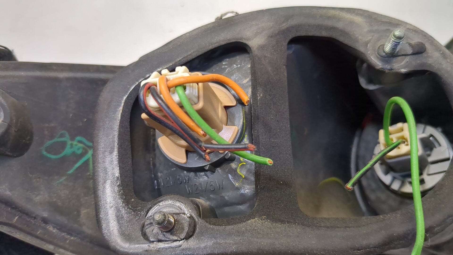 Фонарь задний правый