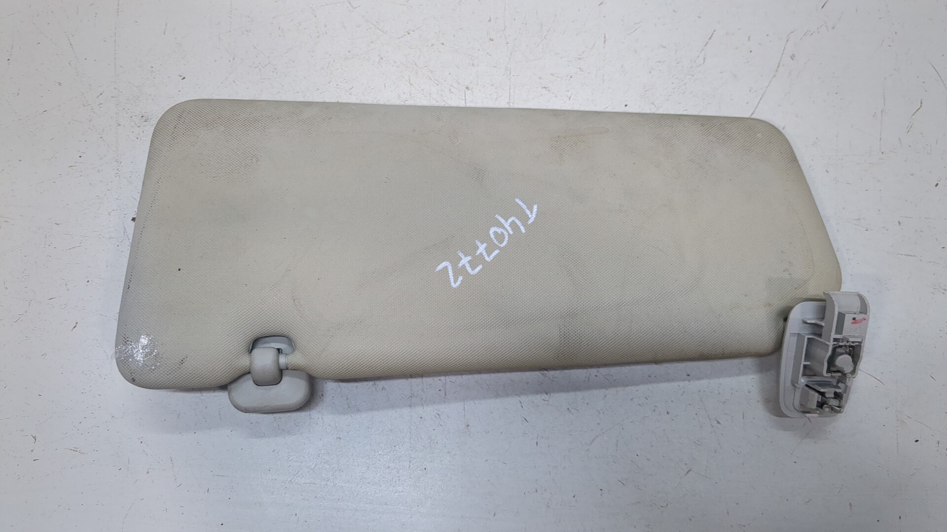 Козырек солнцезащитный