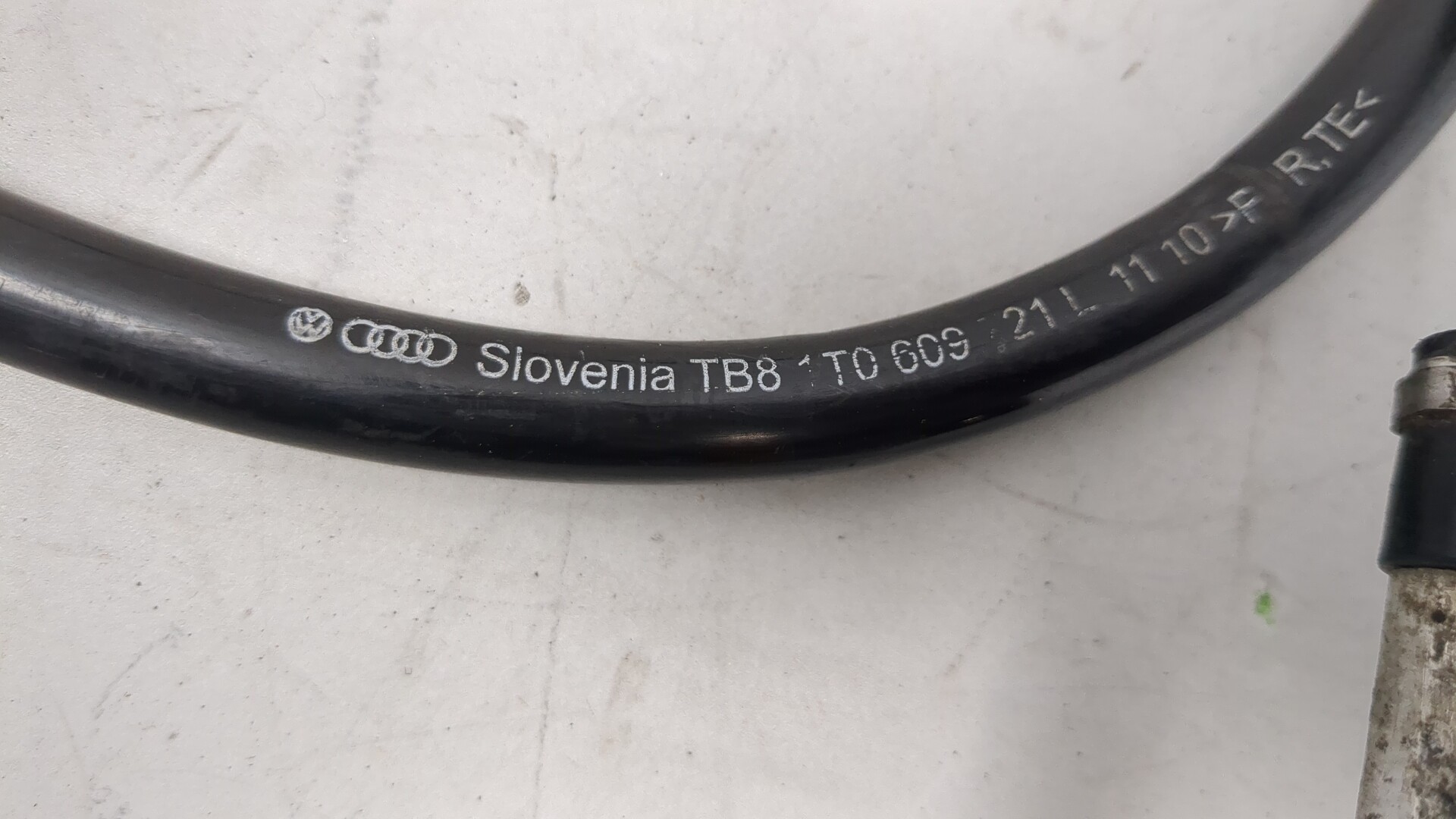 Трос стояночного тормоза