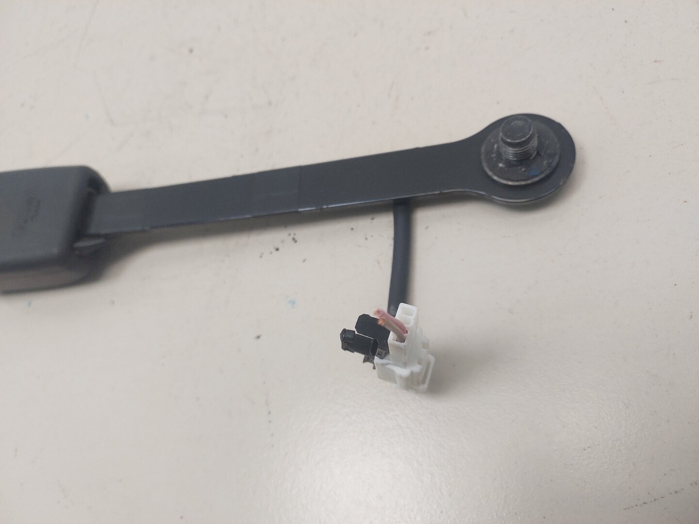 Ответная часть ремня безопасности