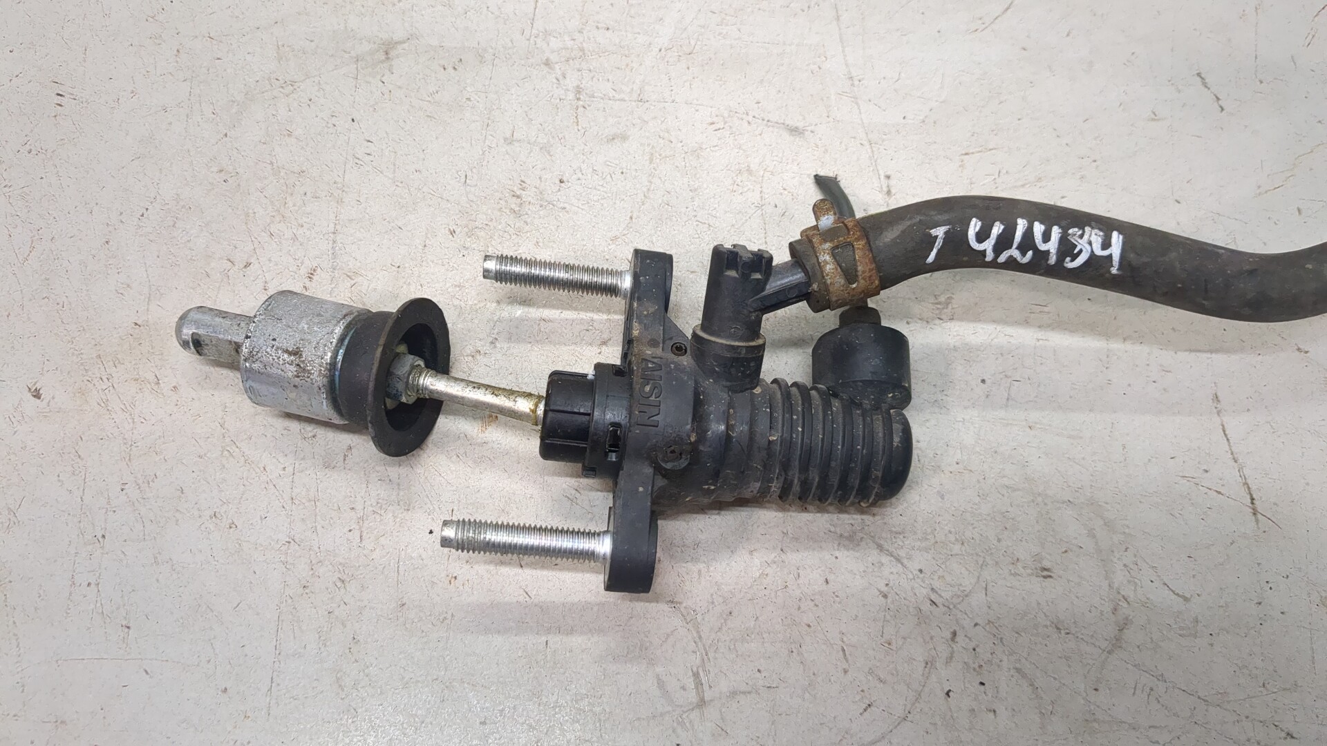 Цилиндр сцепления главный