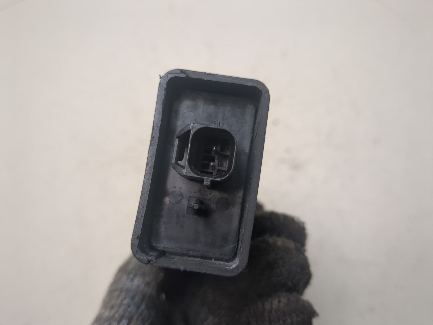 Замок двери передней левой