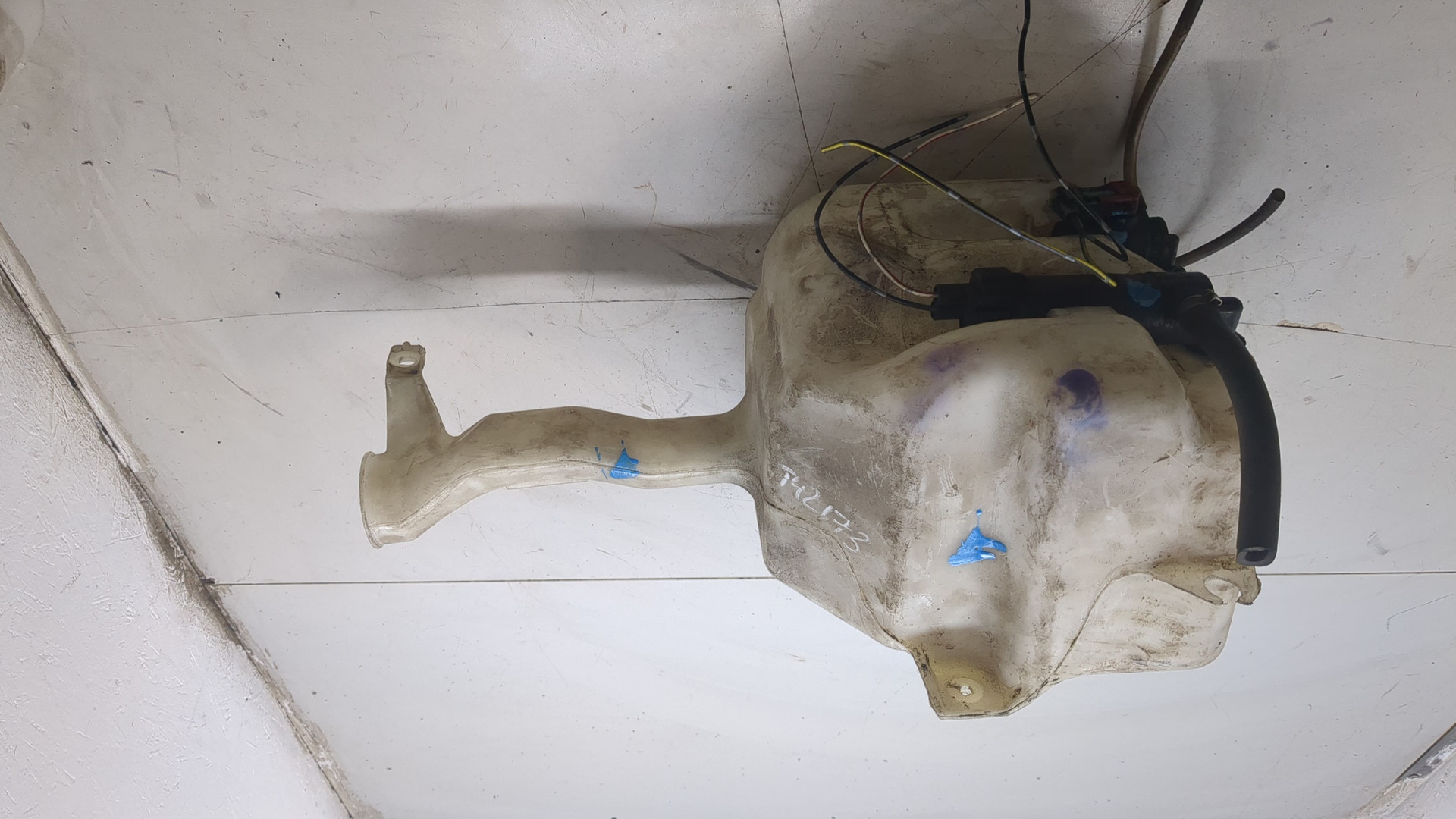 Бачок омывателя лобового стекла