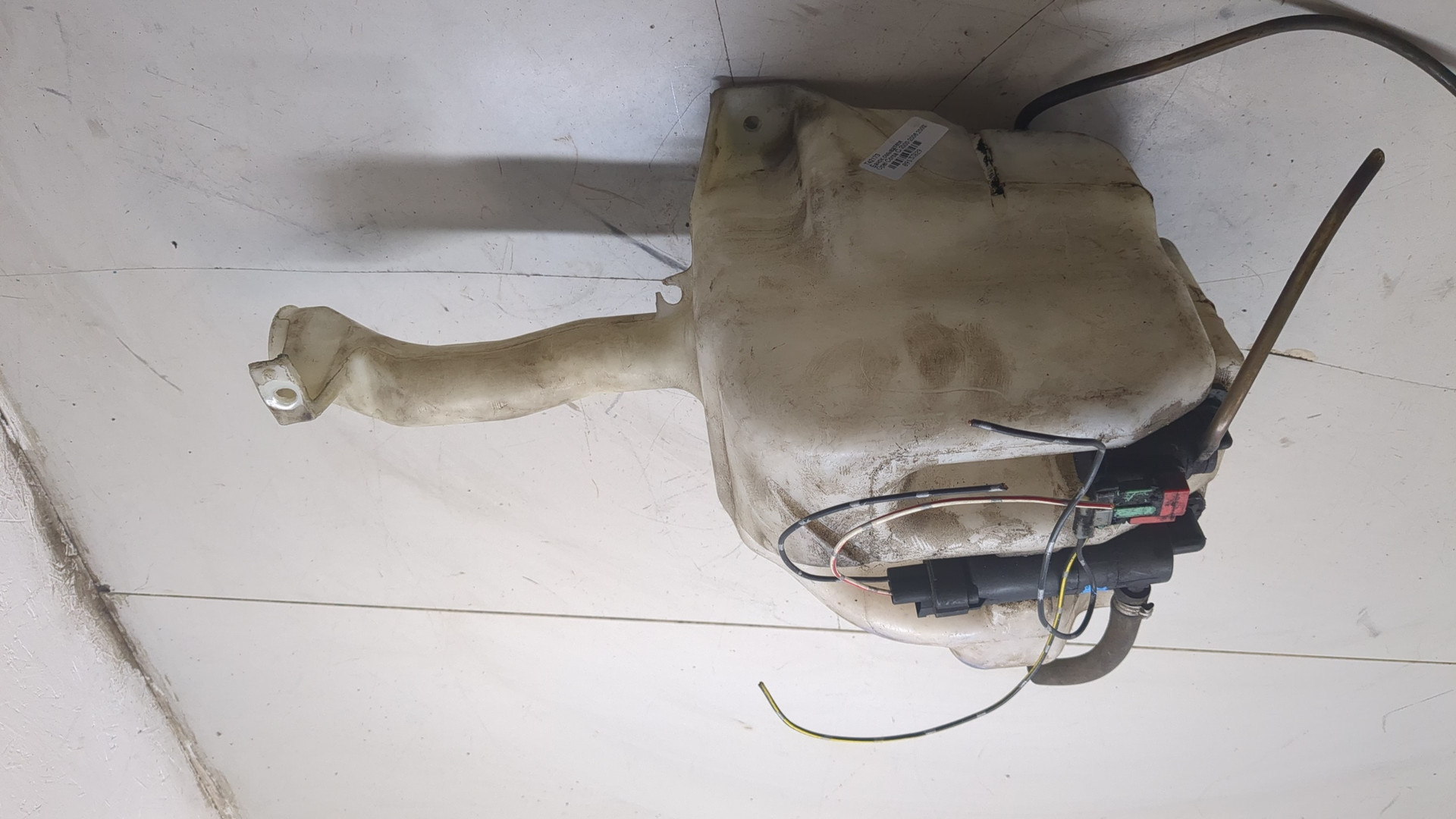 Бачок омывателя лобового стекла