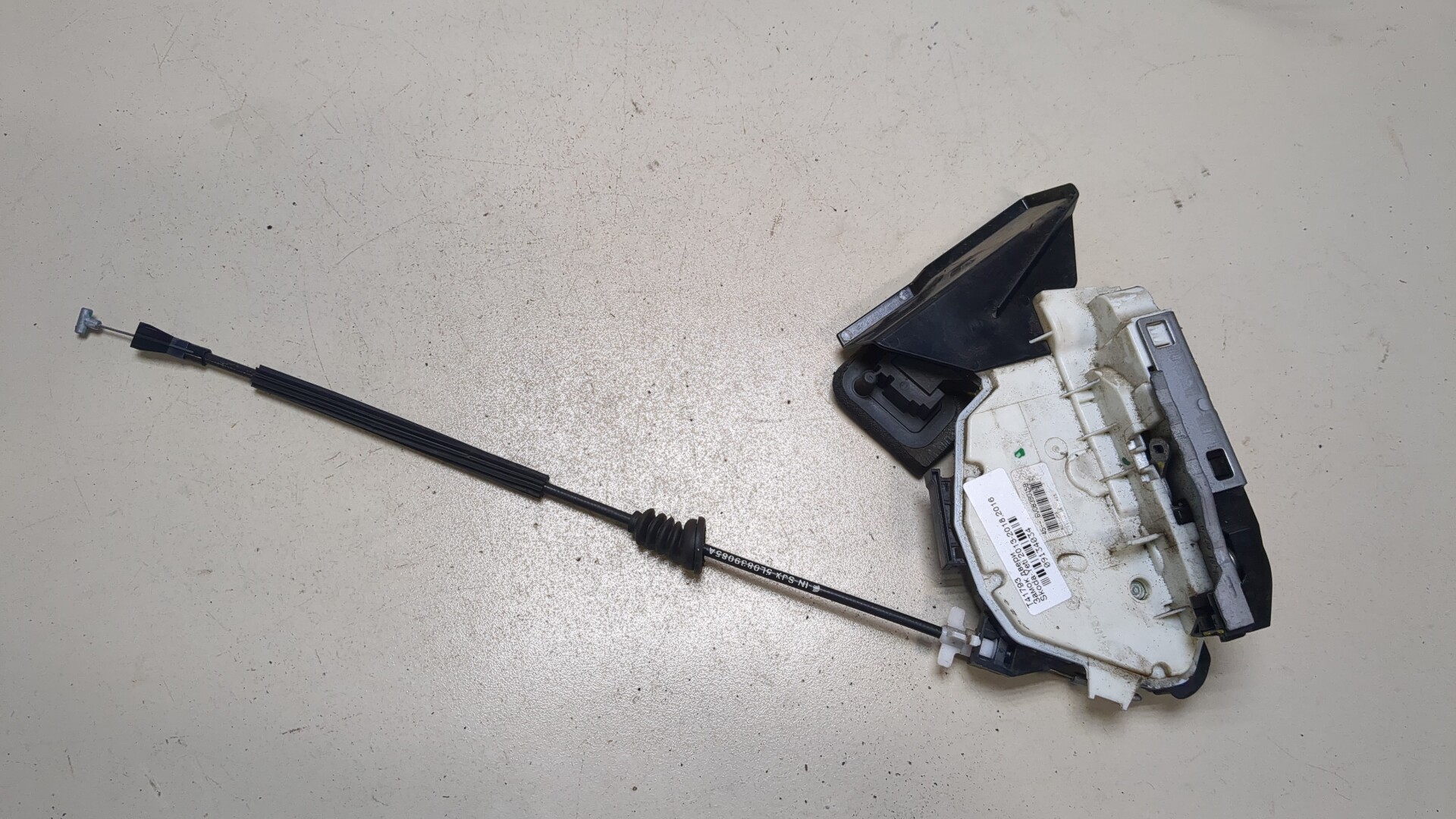 Замок двери задней левой