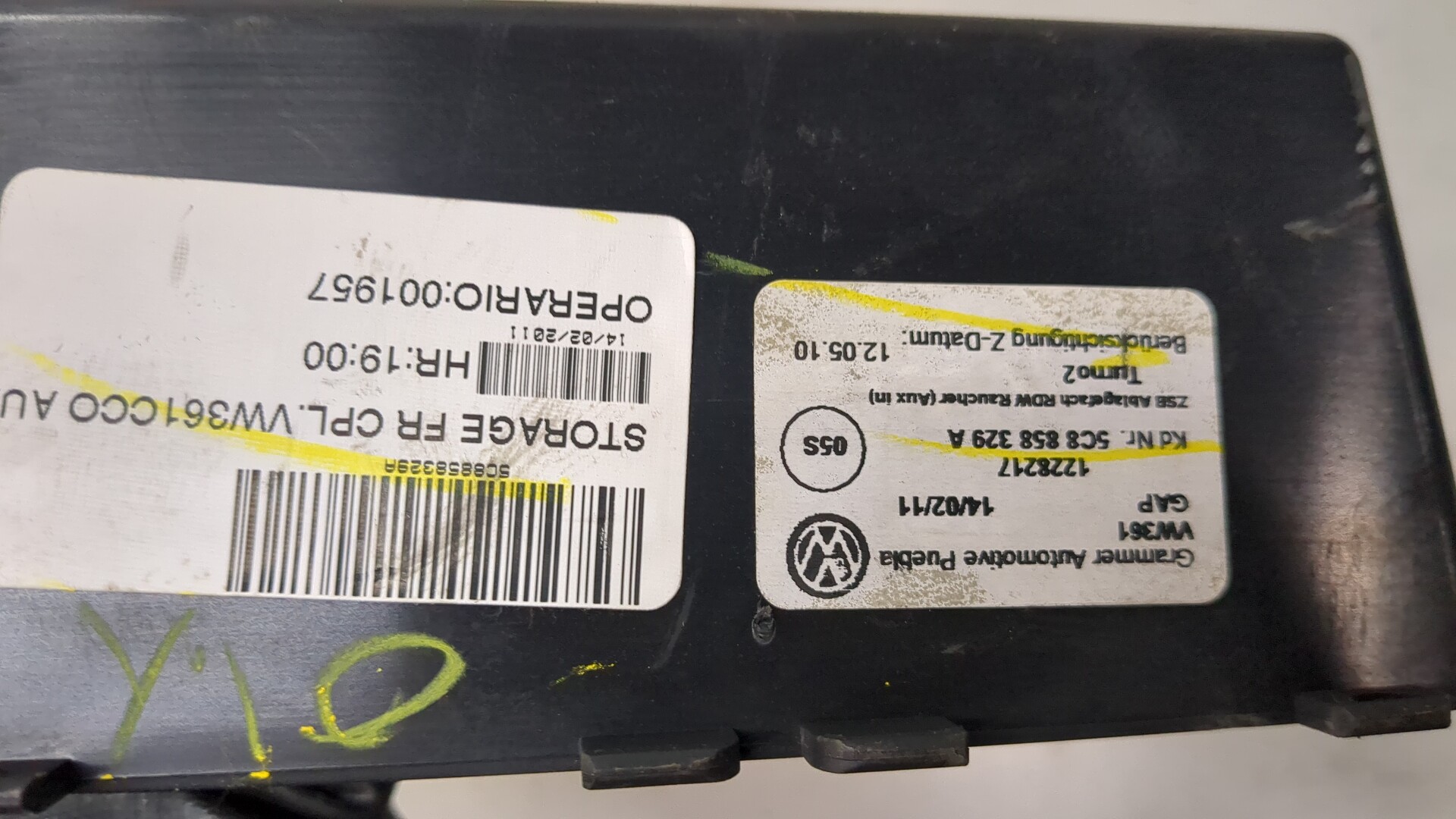 Гнездо AUX / USB IN