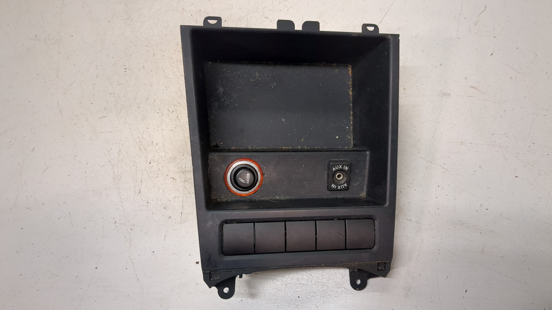 Гнездо AUX / USB IN