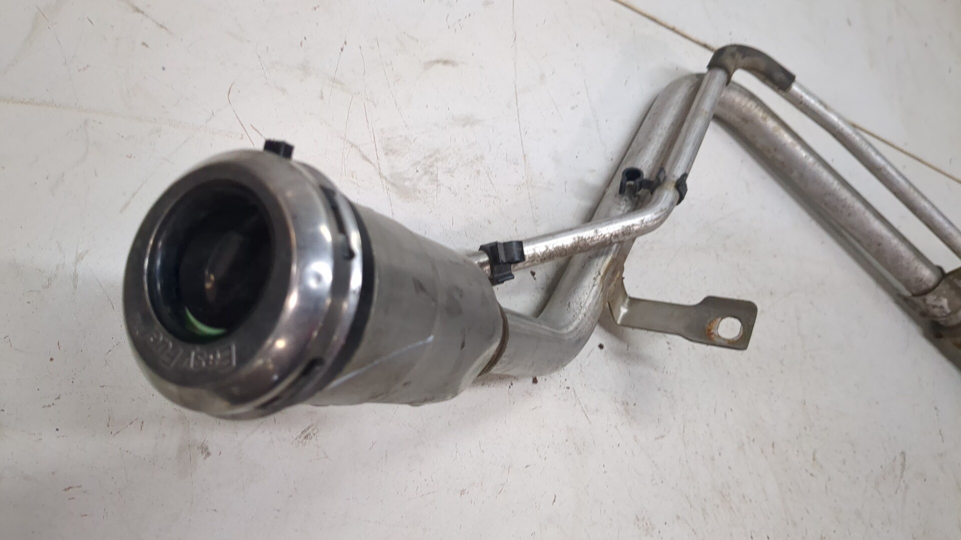 Горловина топливного бака