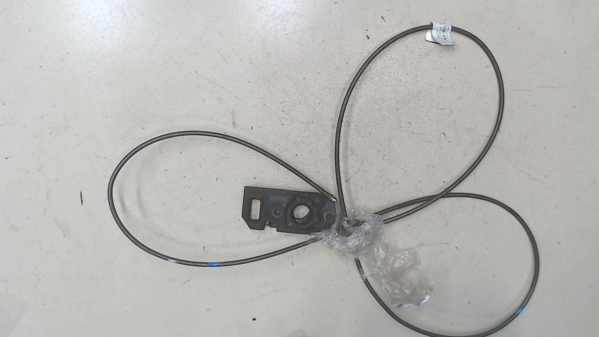 Трос открывания капота