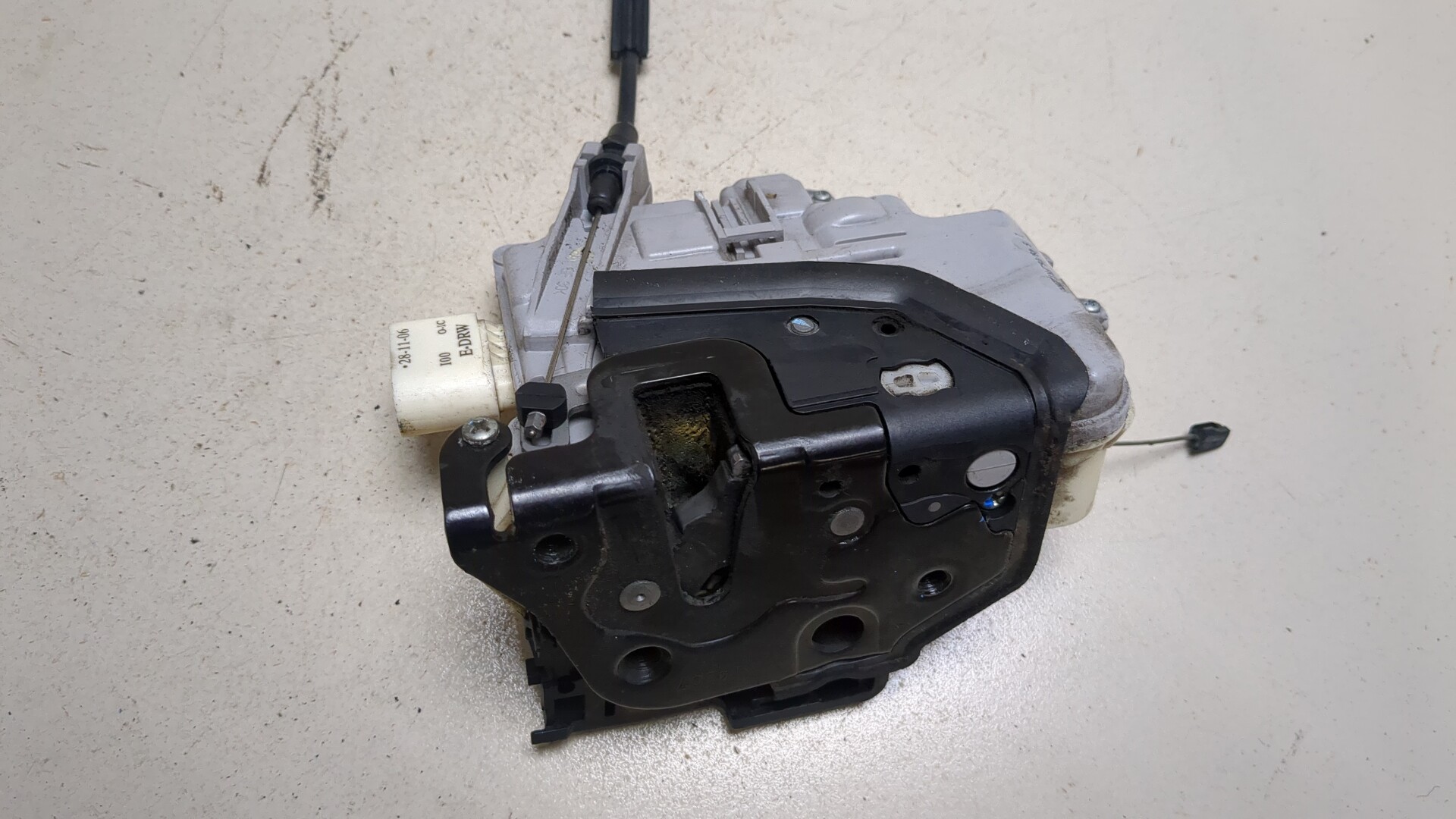 Замок двери передней правой