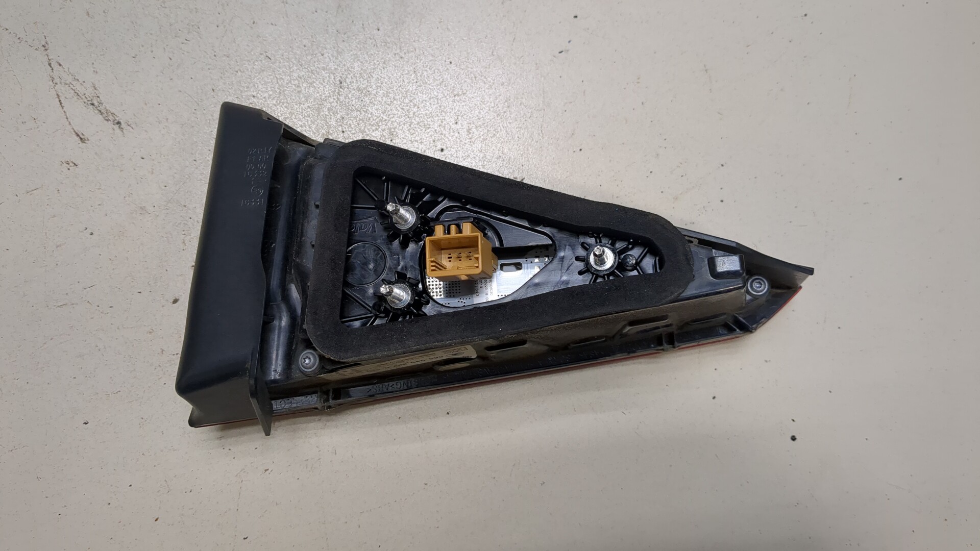 Фонарь задний внутренний левый