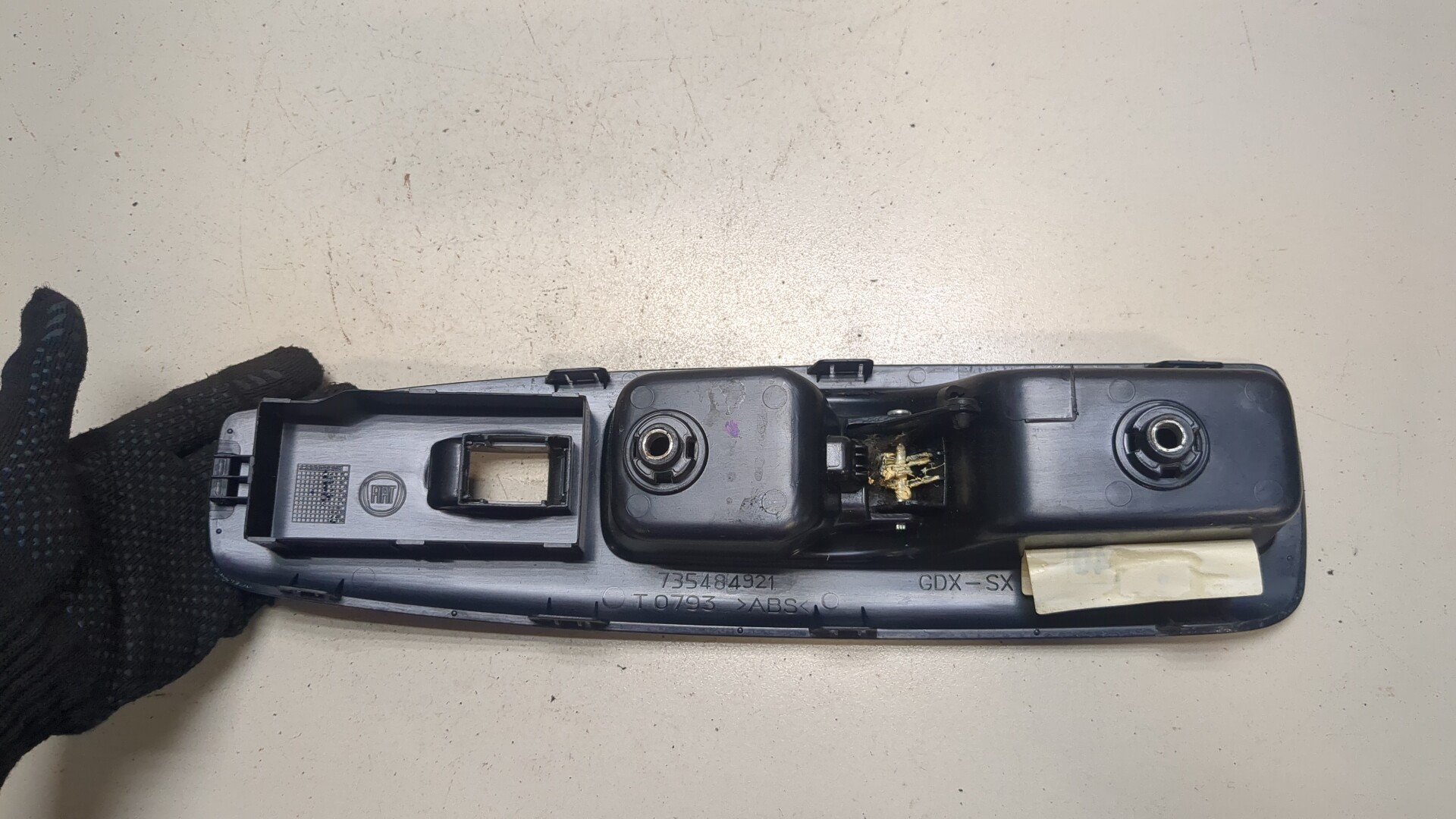 Ручка двери передней внутренняя левая