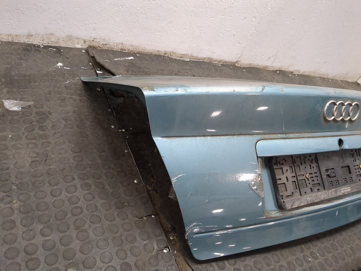 Дверь багажника