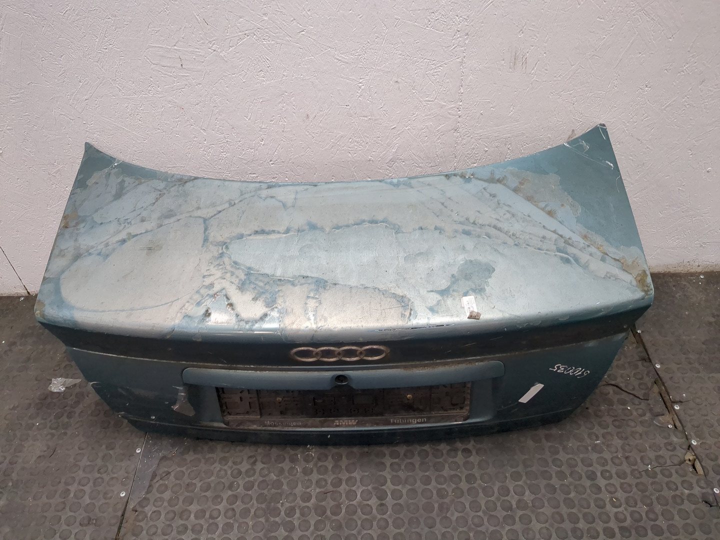 Дверь багажника