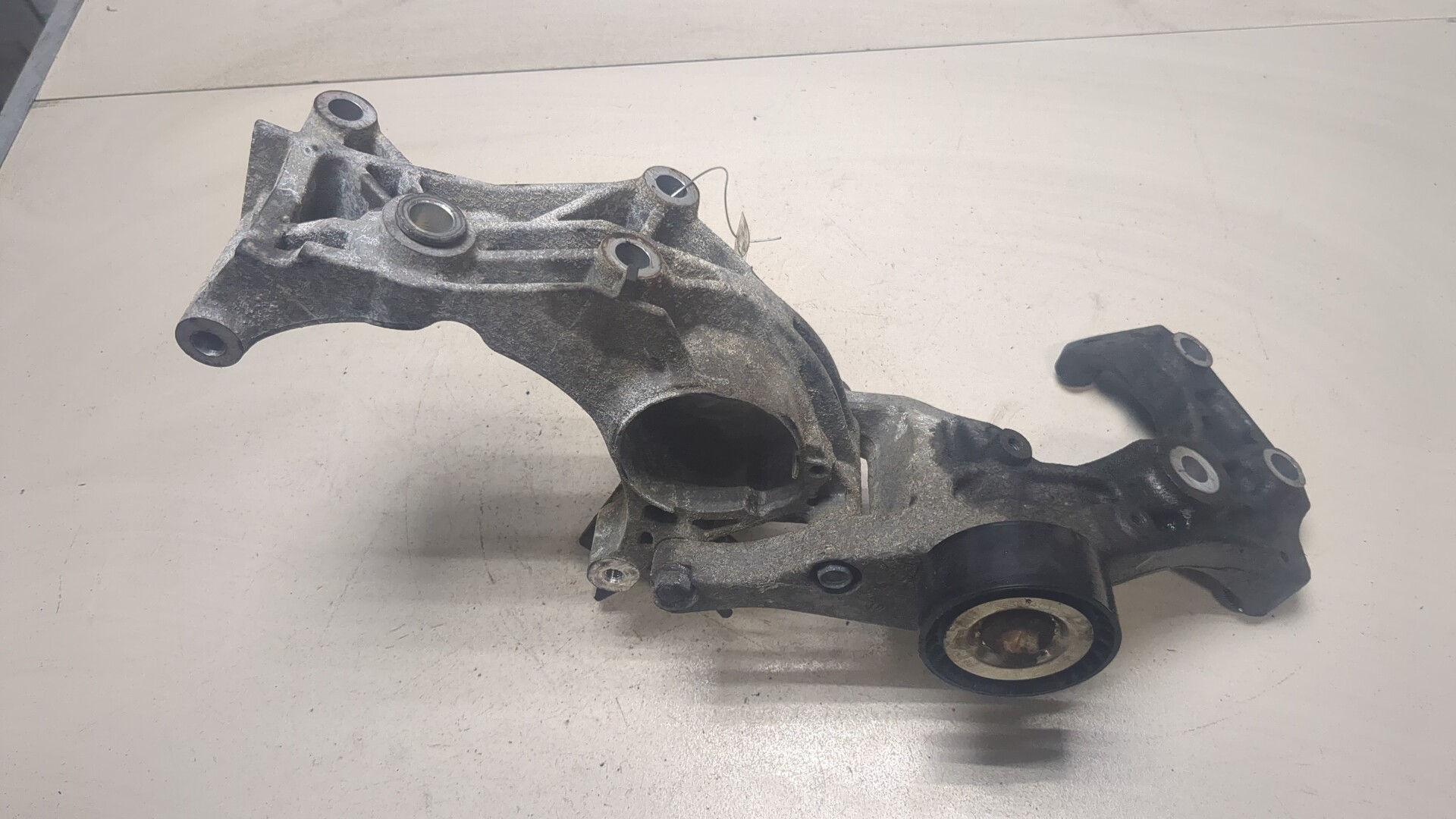 Кронштейн генератора