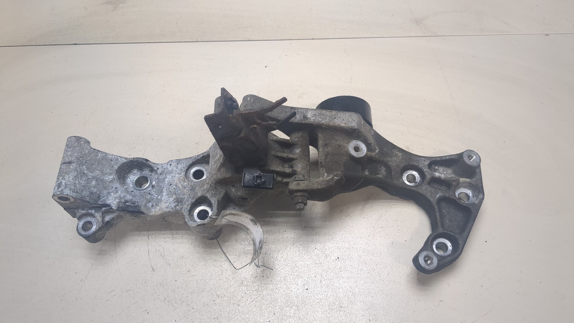 Кронштейн генератора