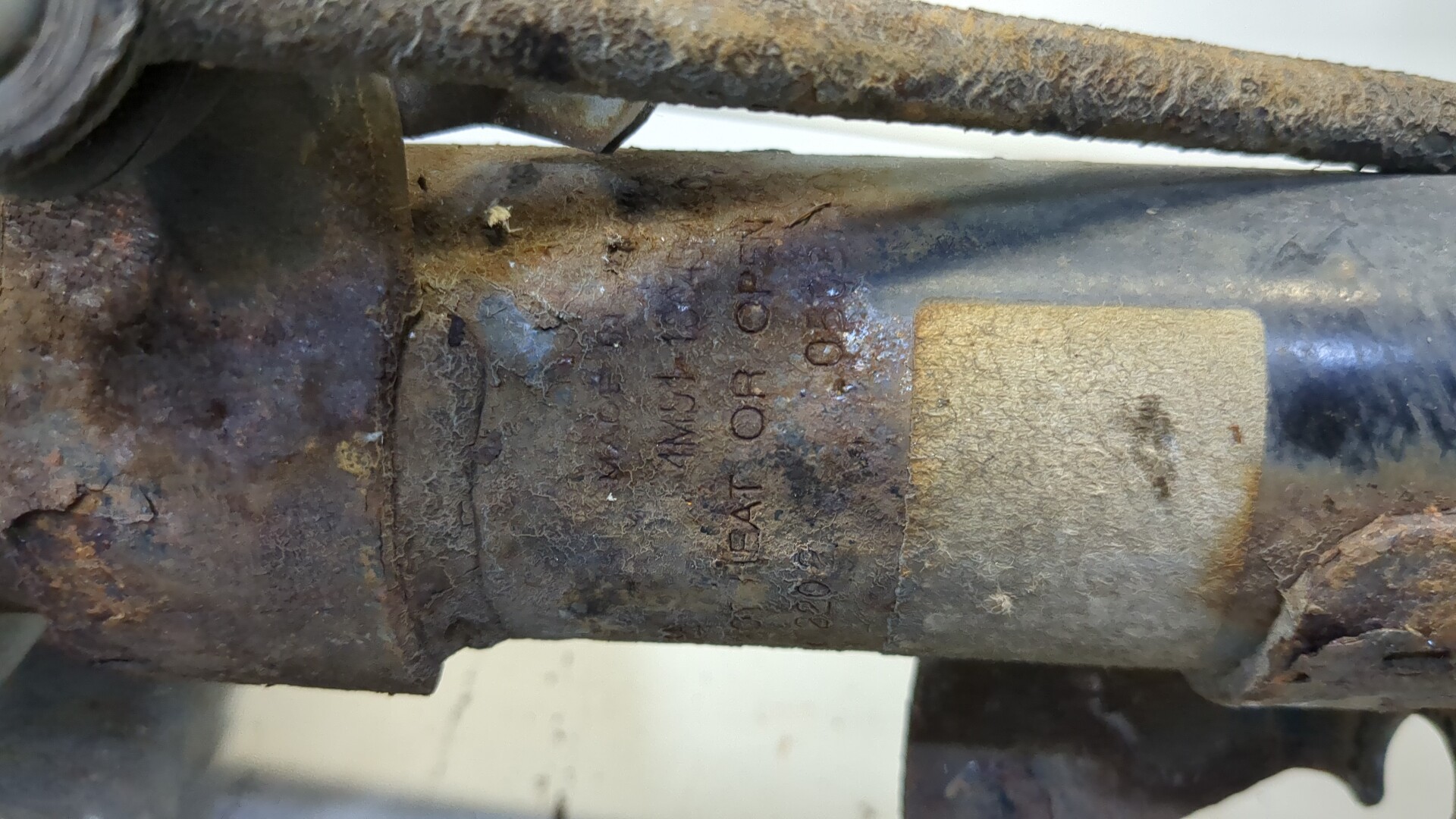 Амортизатор передний правый