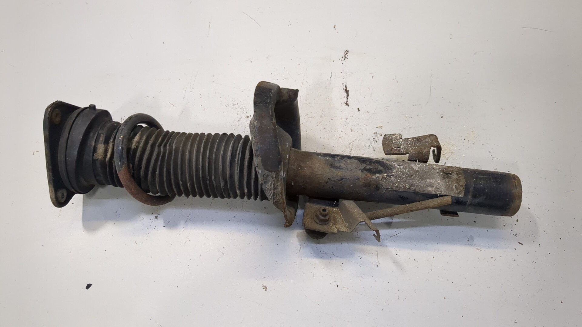 Амортизатор передний правый