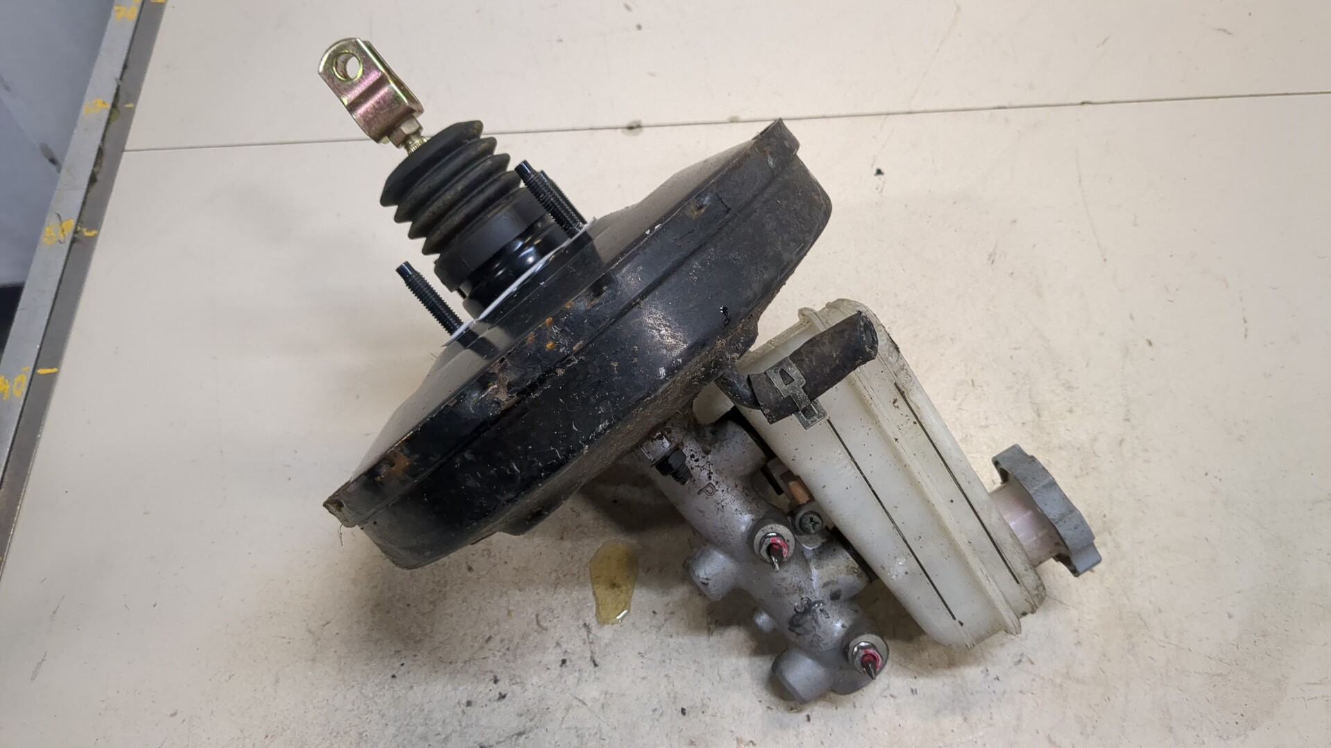 Цилиндр тормозной главный