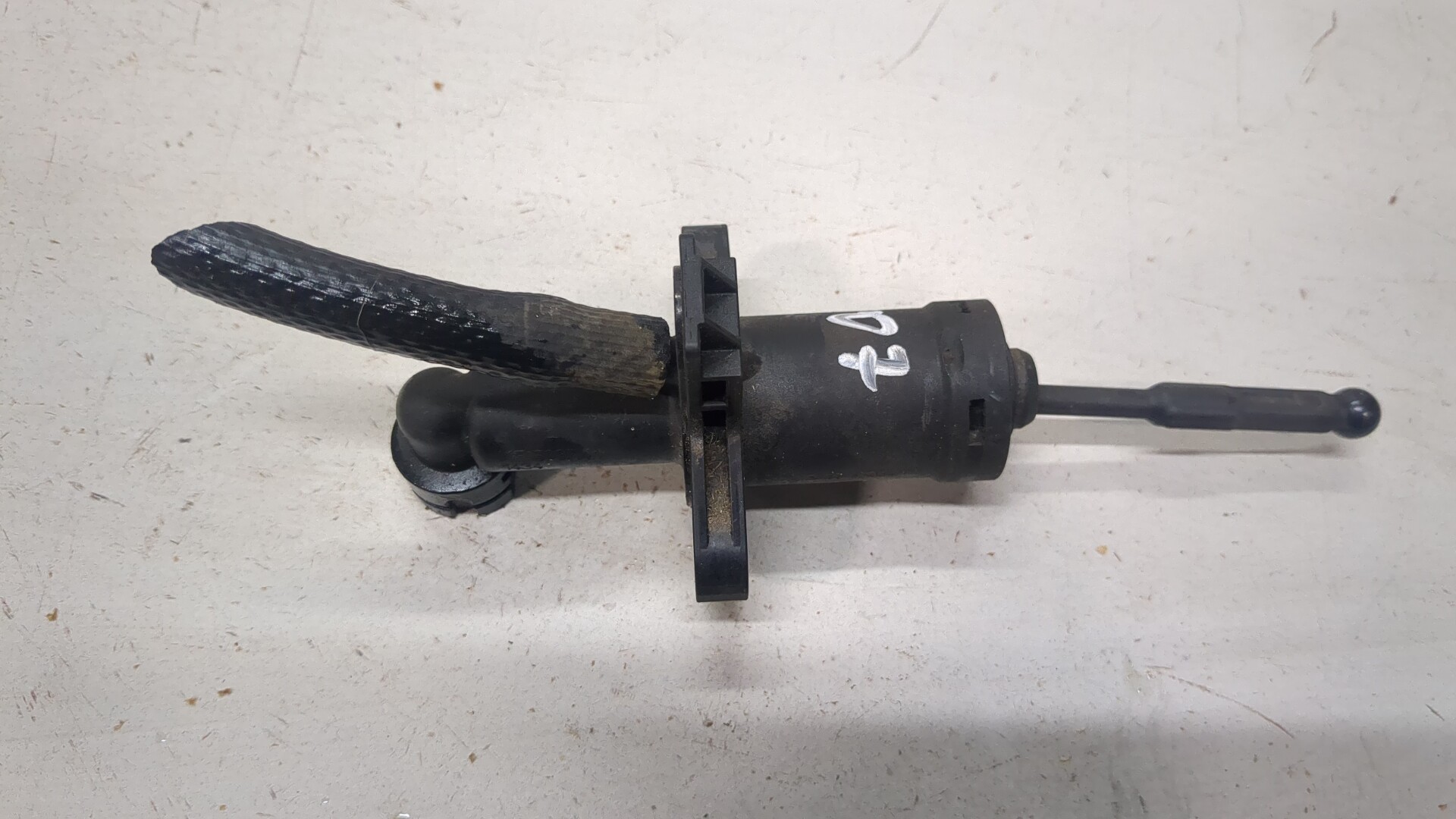 Цилиндр сцепления главный