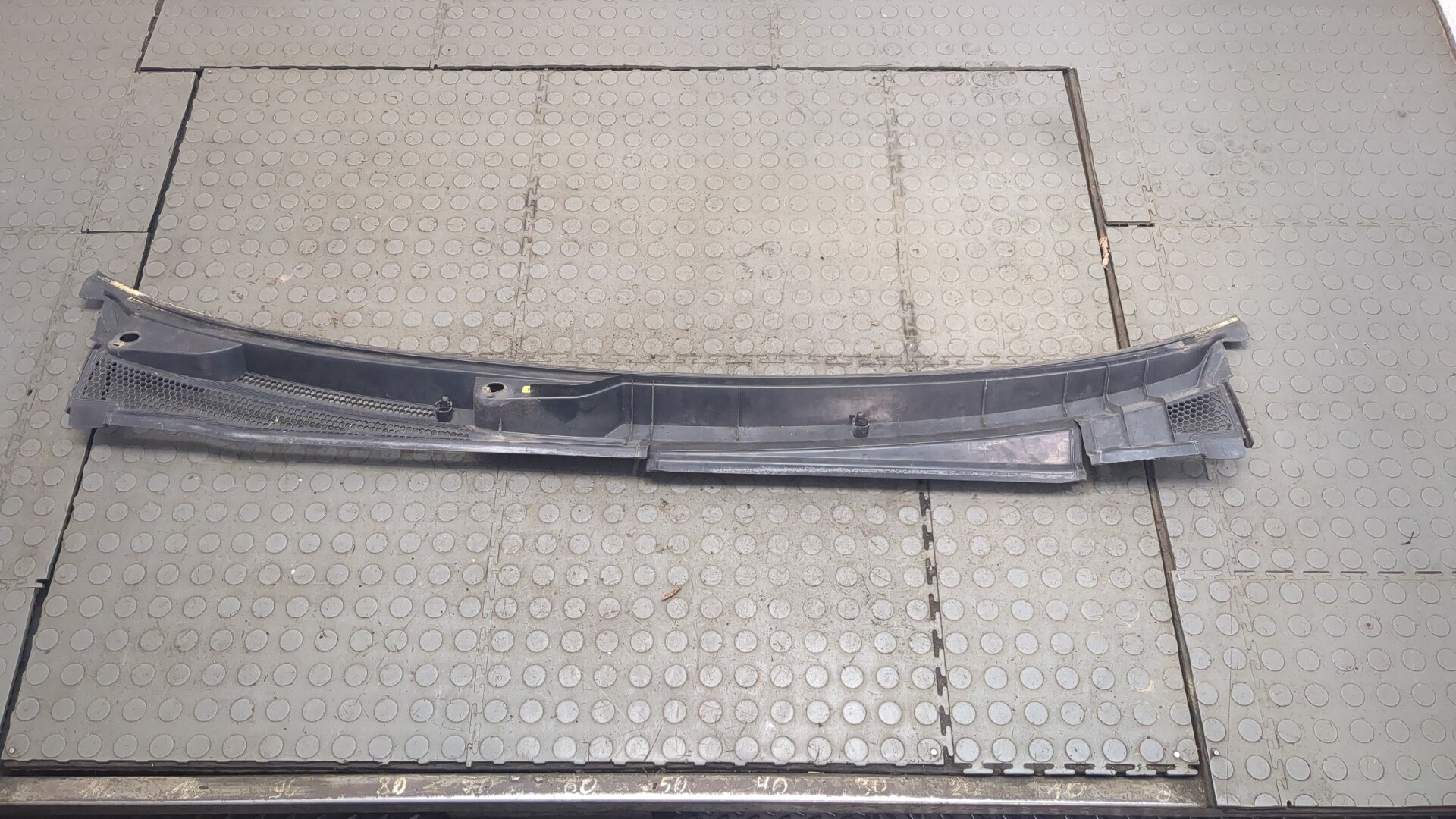 Решетка стеклоочистителей (Жабо)