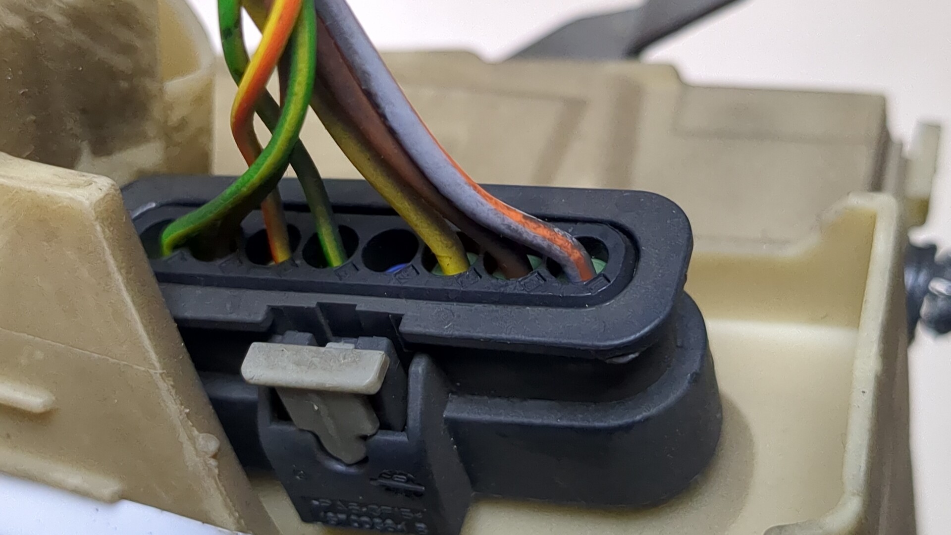 Замок двери задней правой