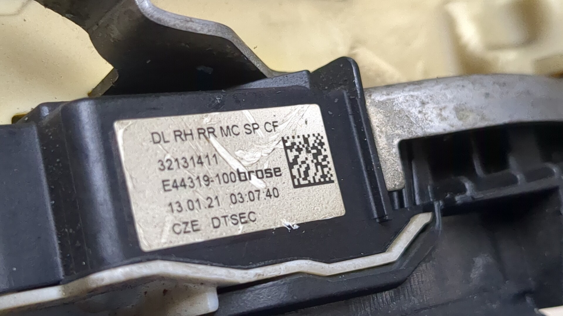 Замок двери задней правой