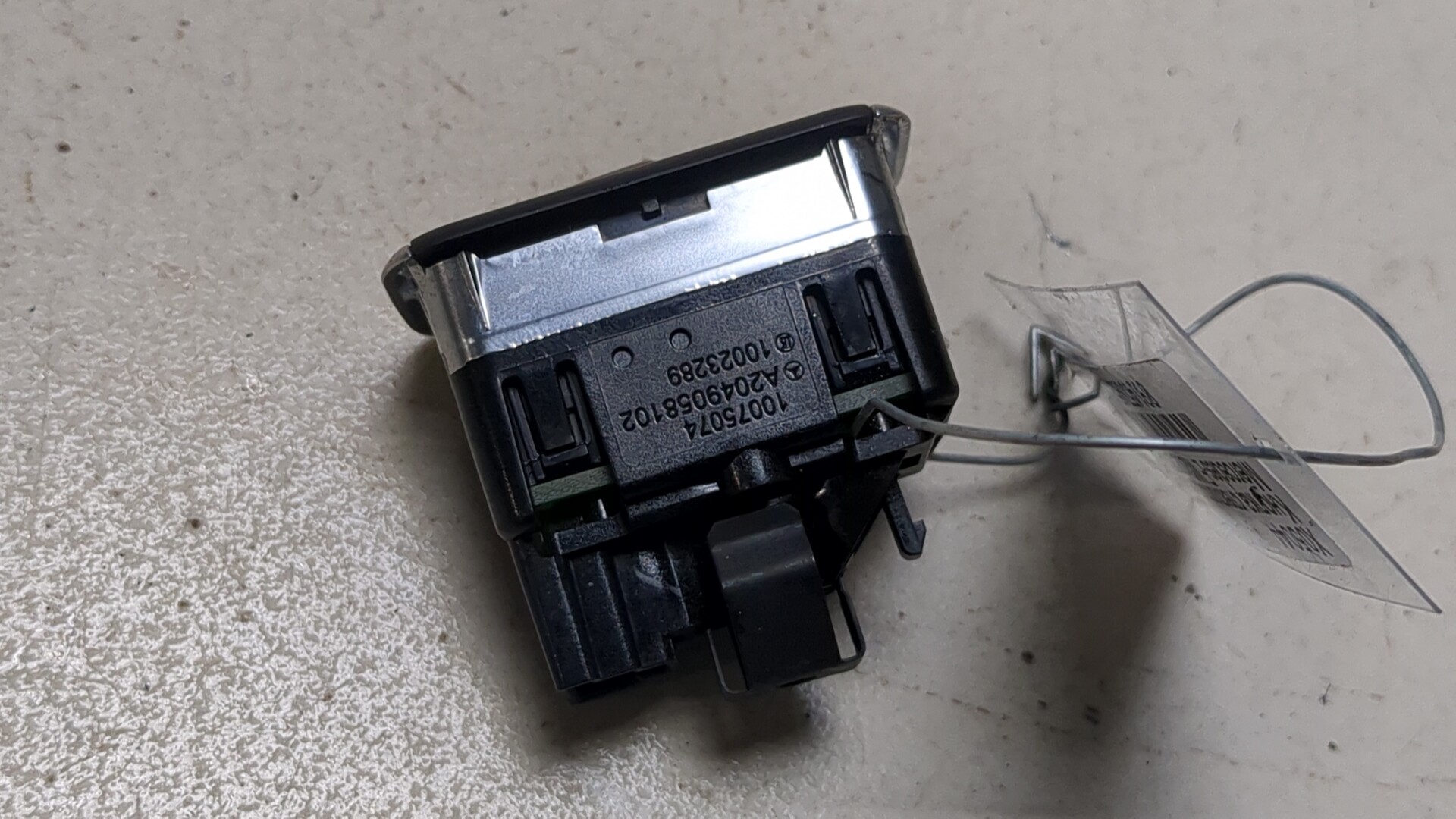 Кнопка стеклоподъемника