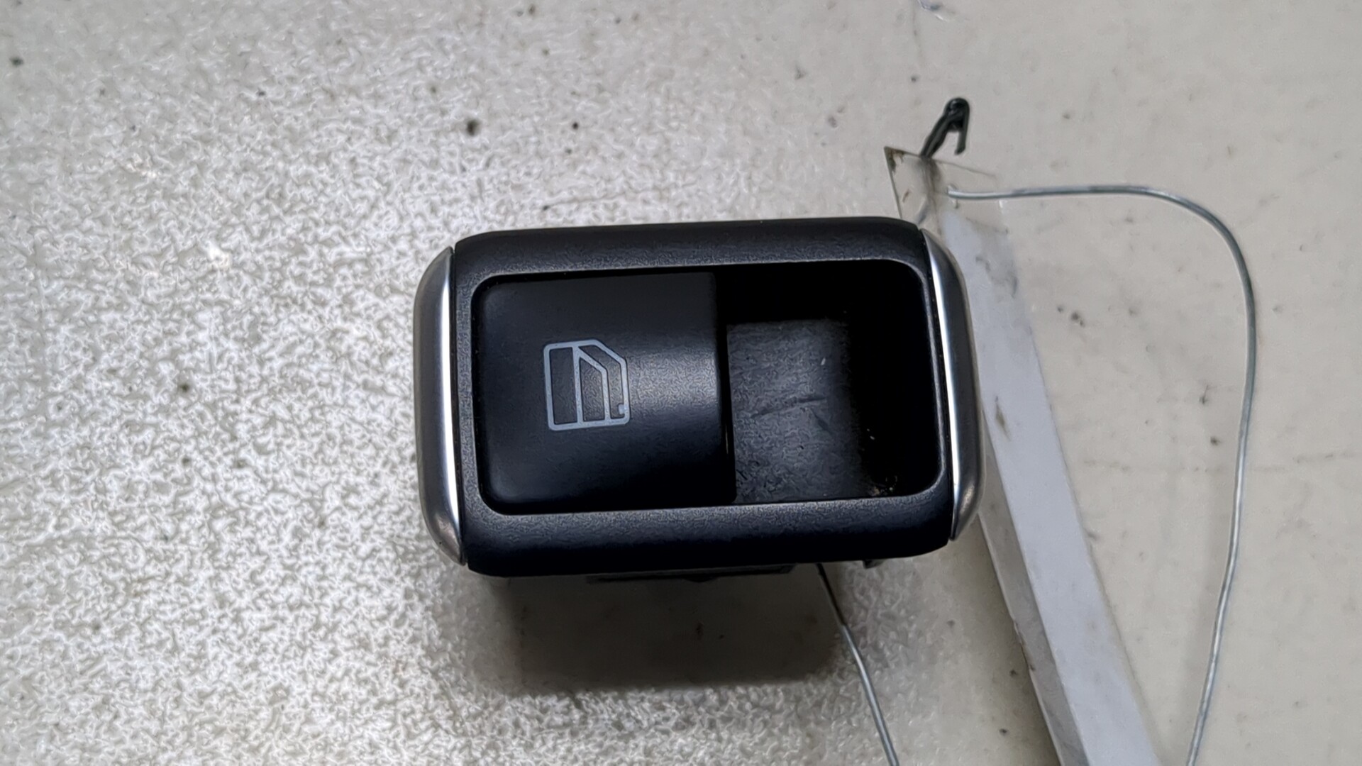 Кнопка стеклоподъемника