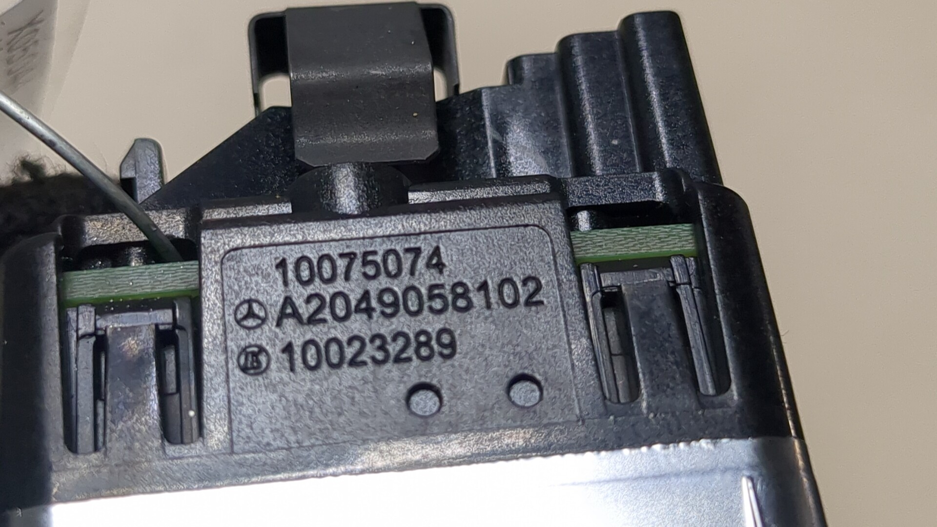 Кнопка стеклоподъемника