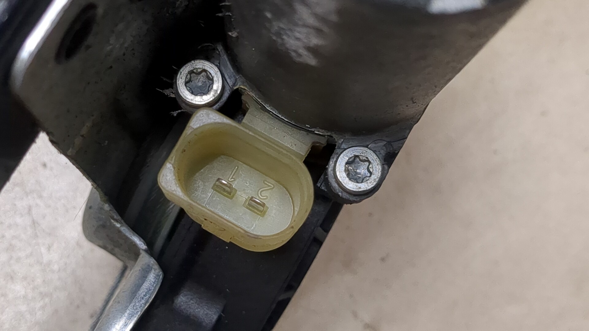 Стеклоподъемник электр. задний левый