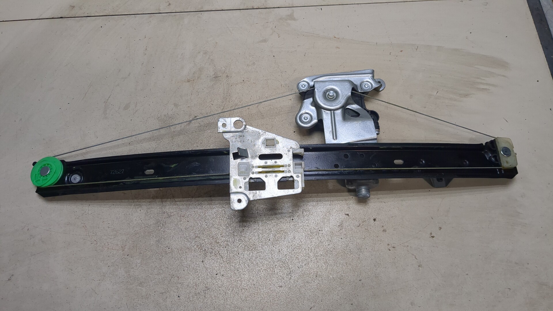 Стеклоподъемник электр. задний левый