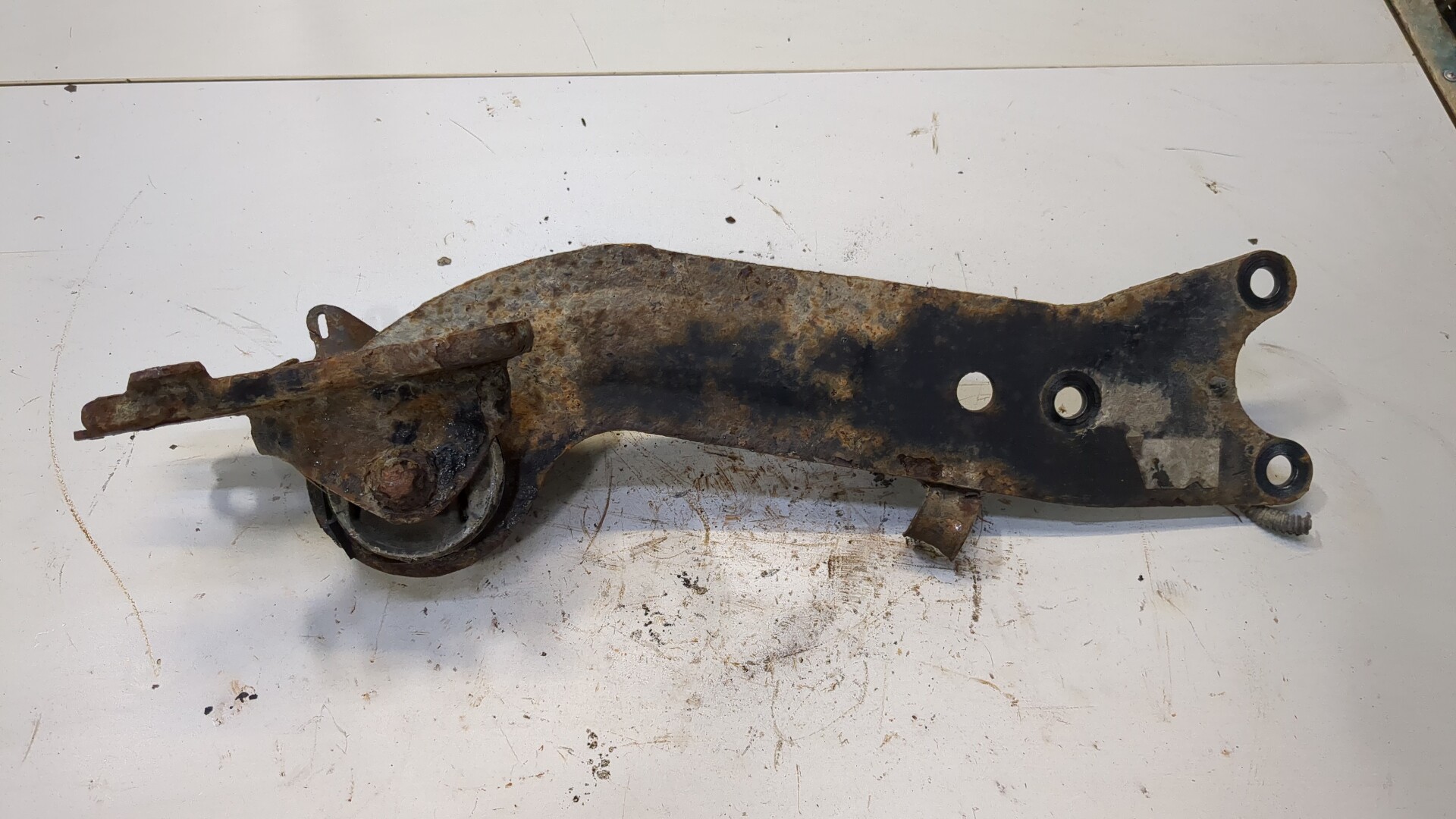 Рычаг задний правый