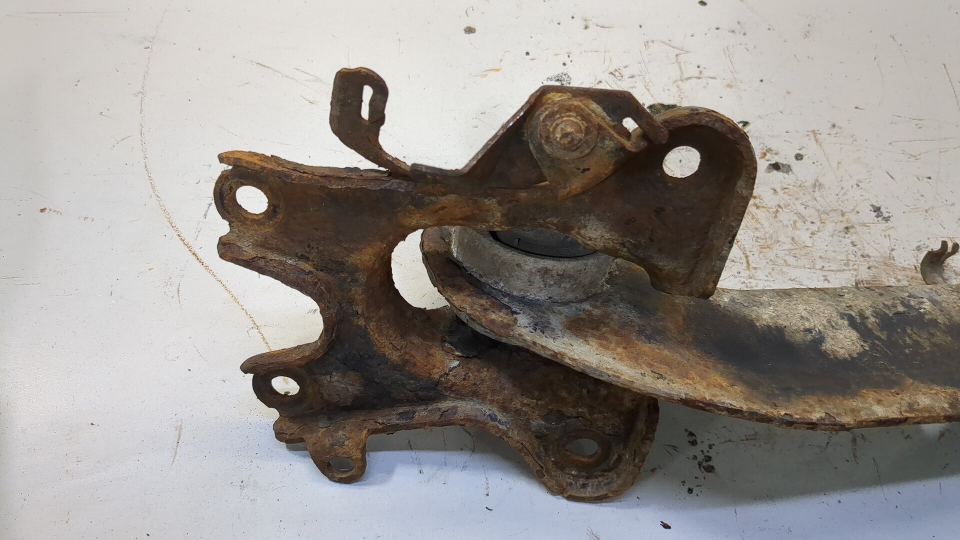 Рычаг задний правый