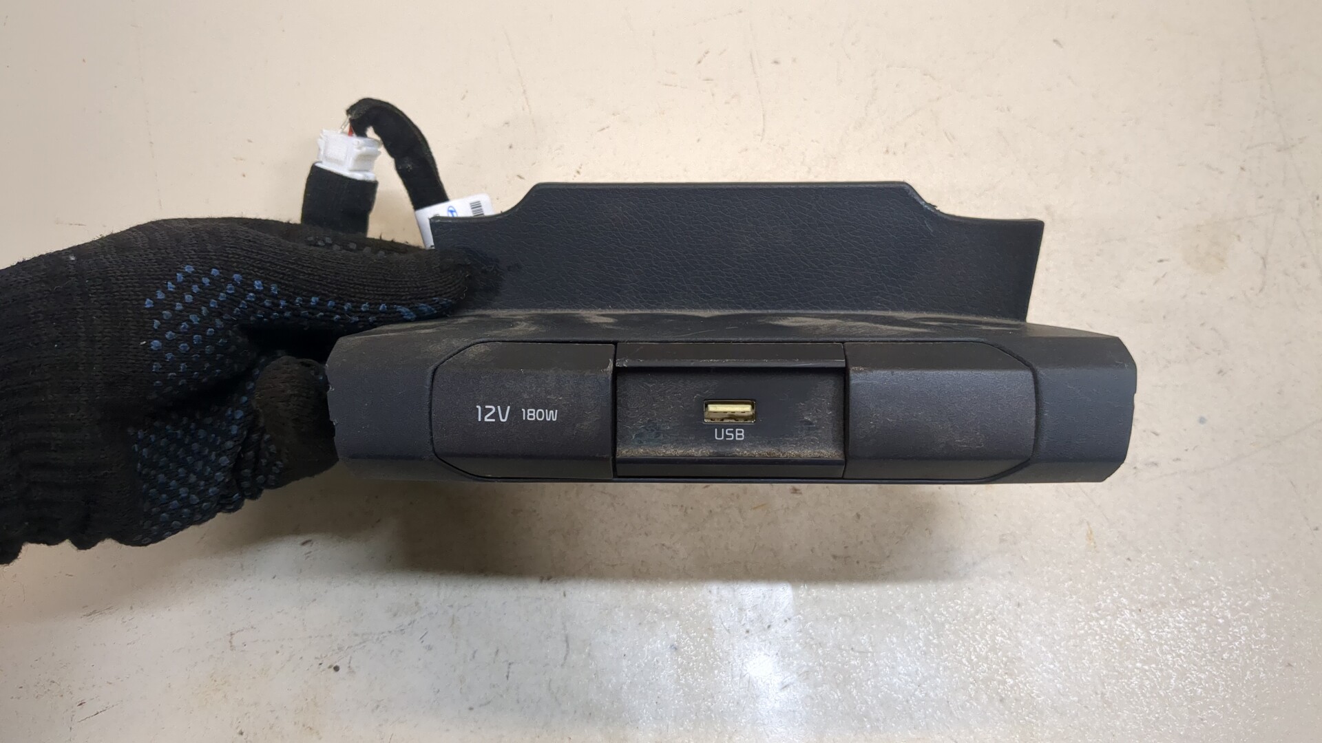Гнездо AUX / USB IN