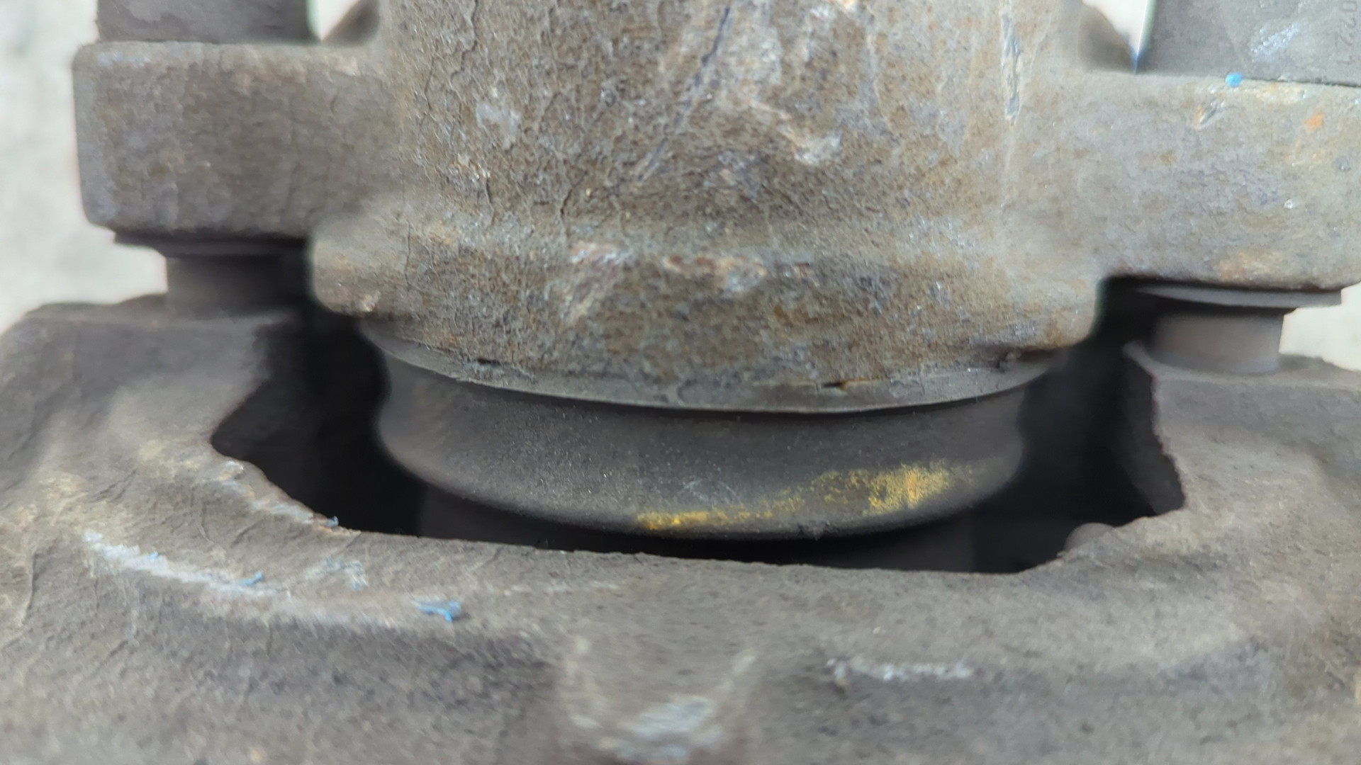 Суппорт передний правый